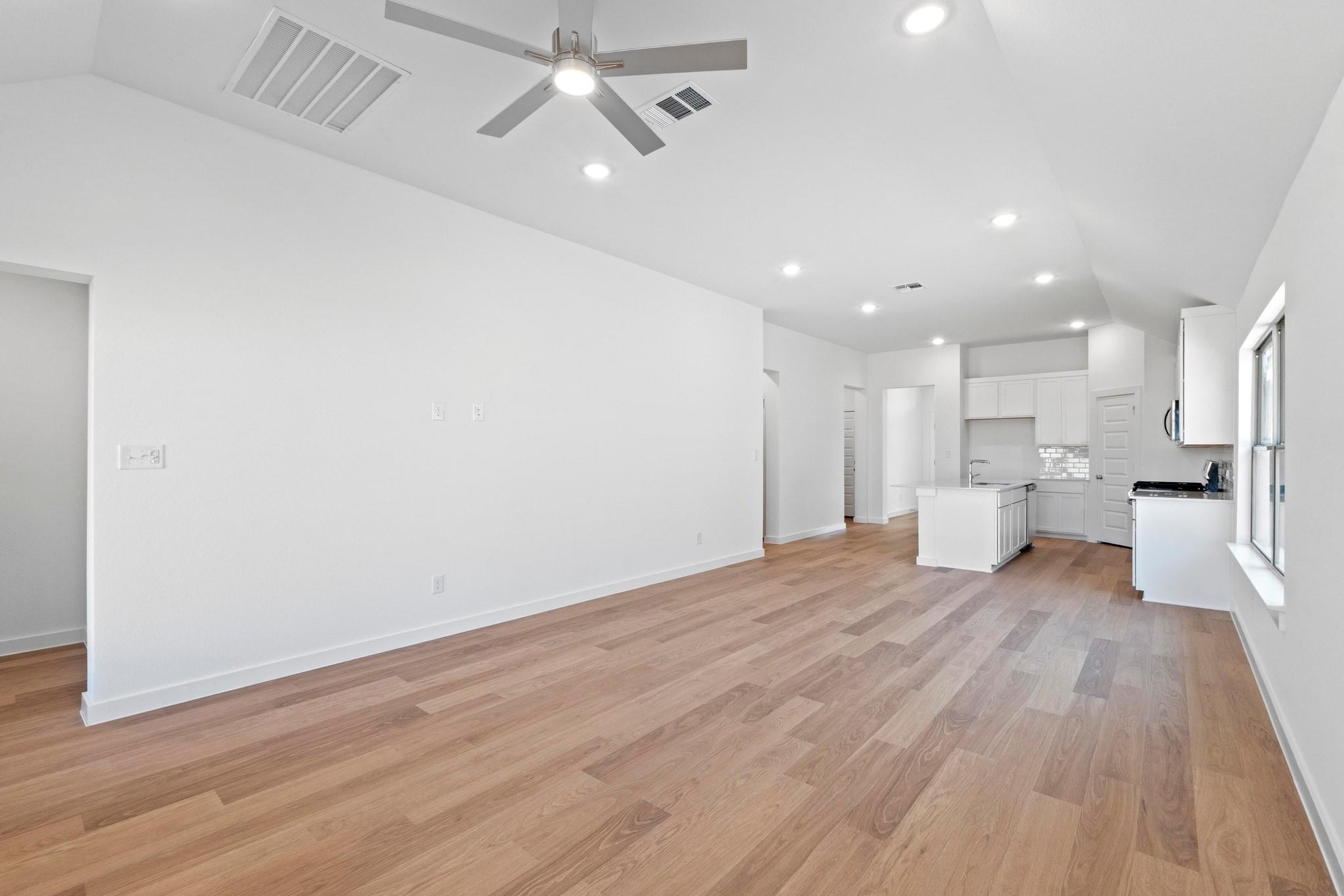 107 Mandeville Dr, Hutto, TX 78634