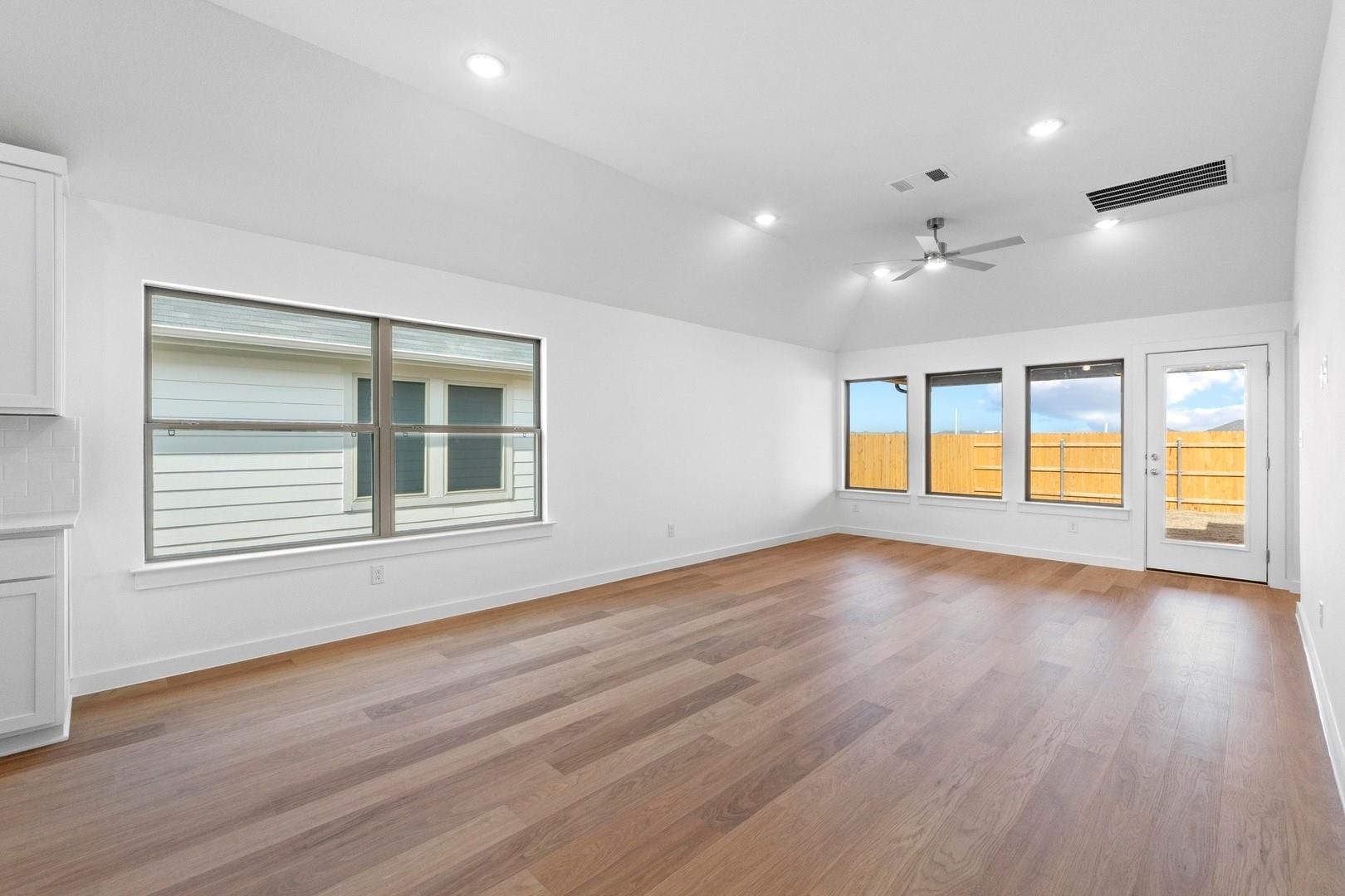 107 Mandeville Dr, Hutto, TX 78634