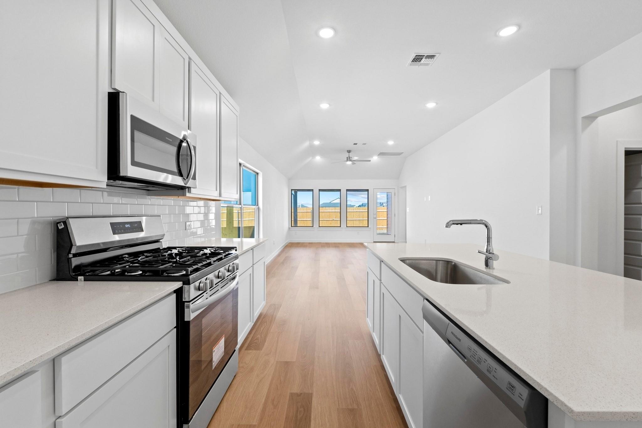 107 Mandeville Dr, Hutto, TX 78634