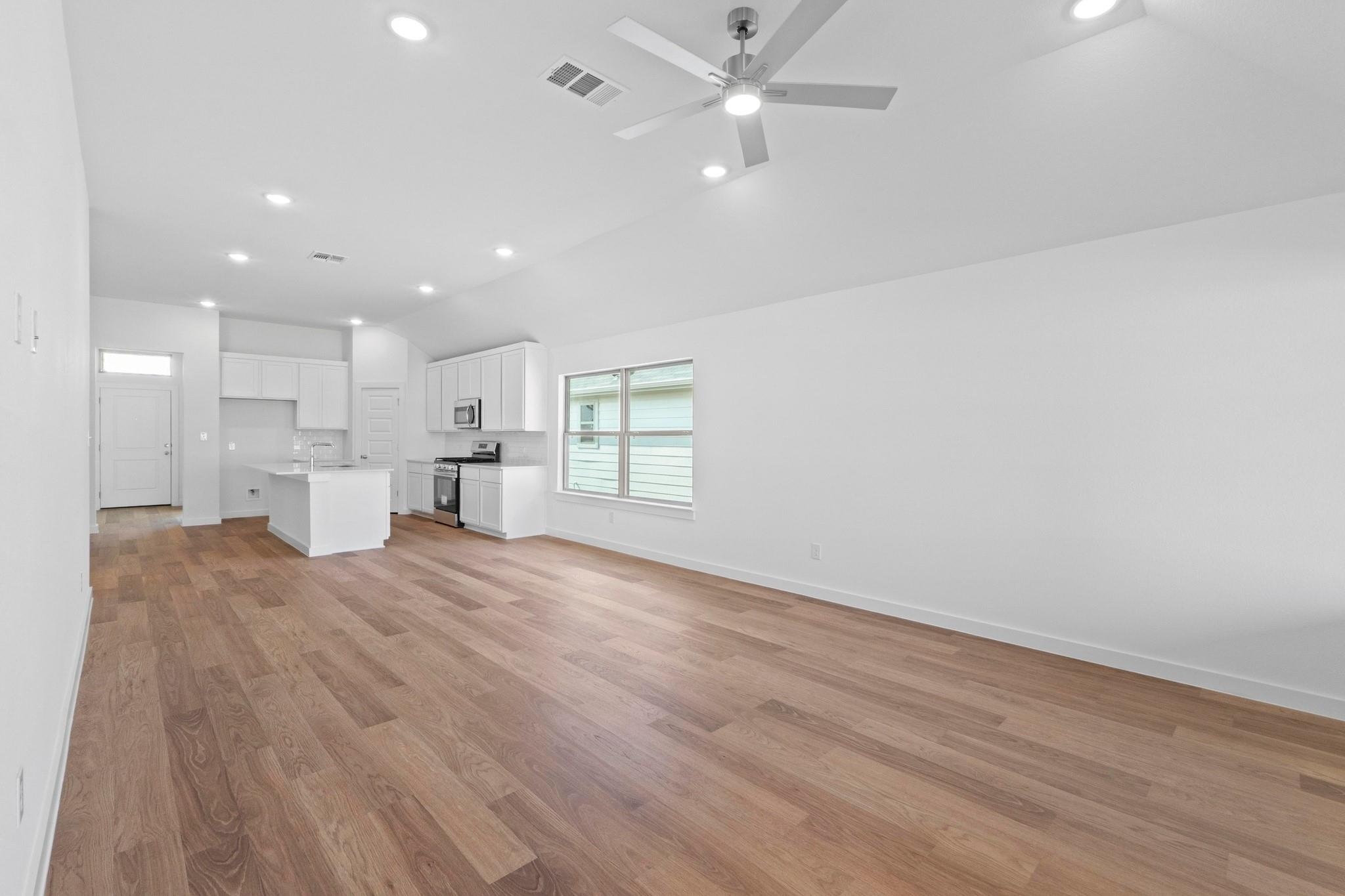 107 Mandeville Dr, Hutto, TX 78634