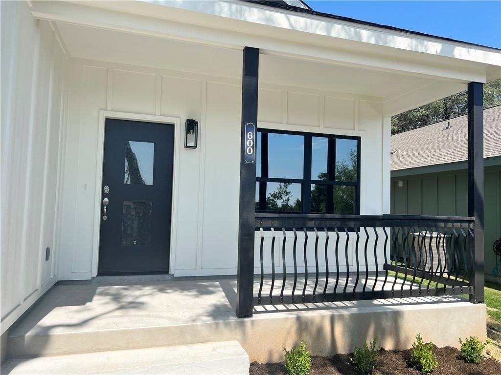 600 Fir Ln, Cottonwood Shores, TX 78657