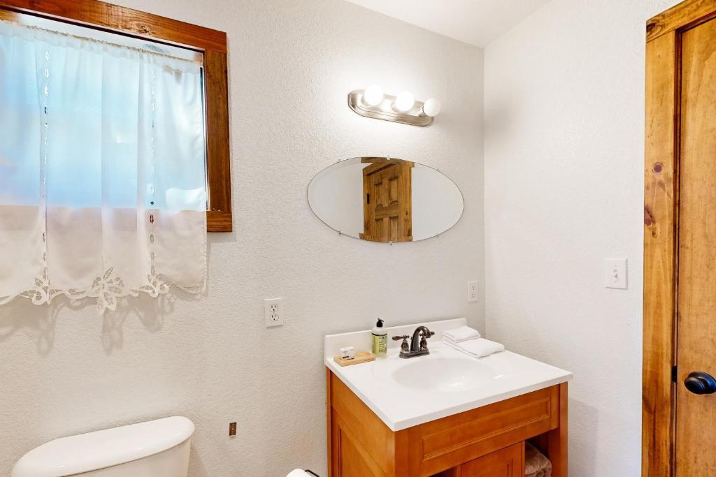 961 Buttercup Ln, Wimberley, TX 78676