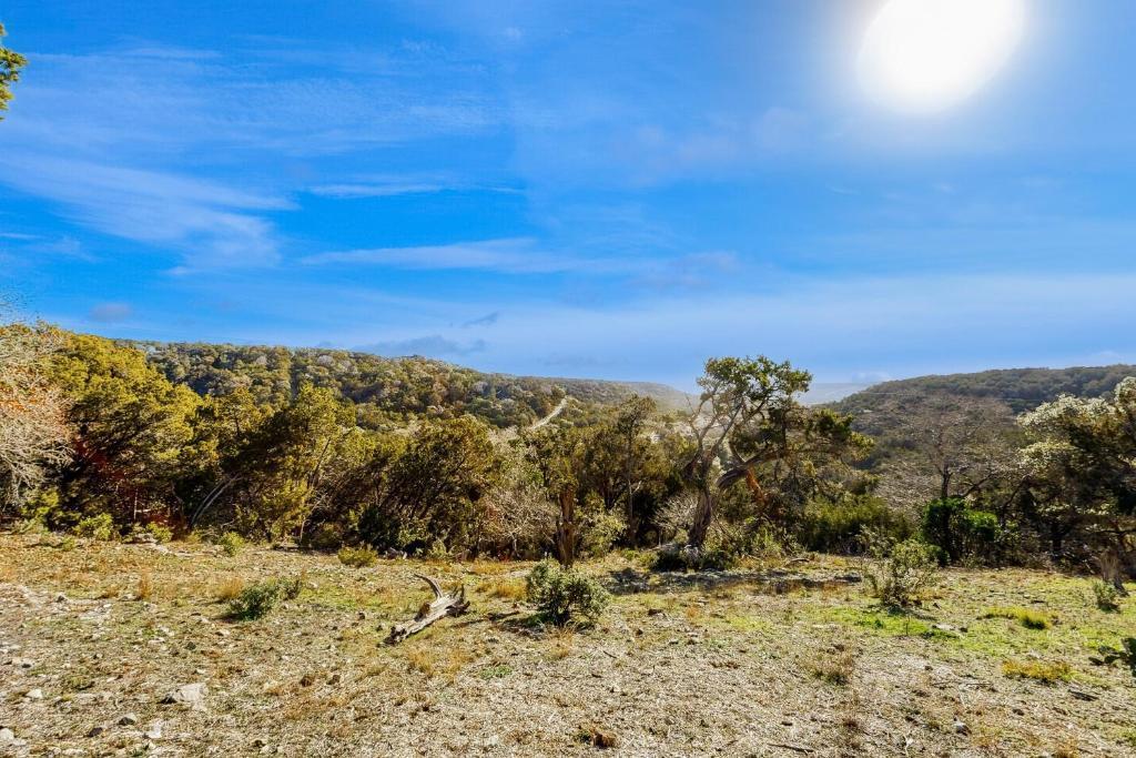 961 Buttercup Ln, Wimberley, TX 78676