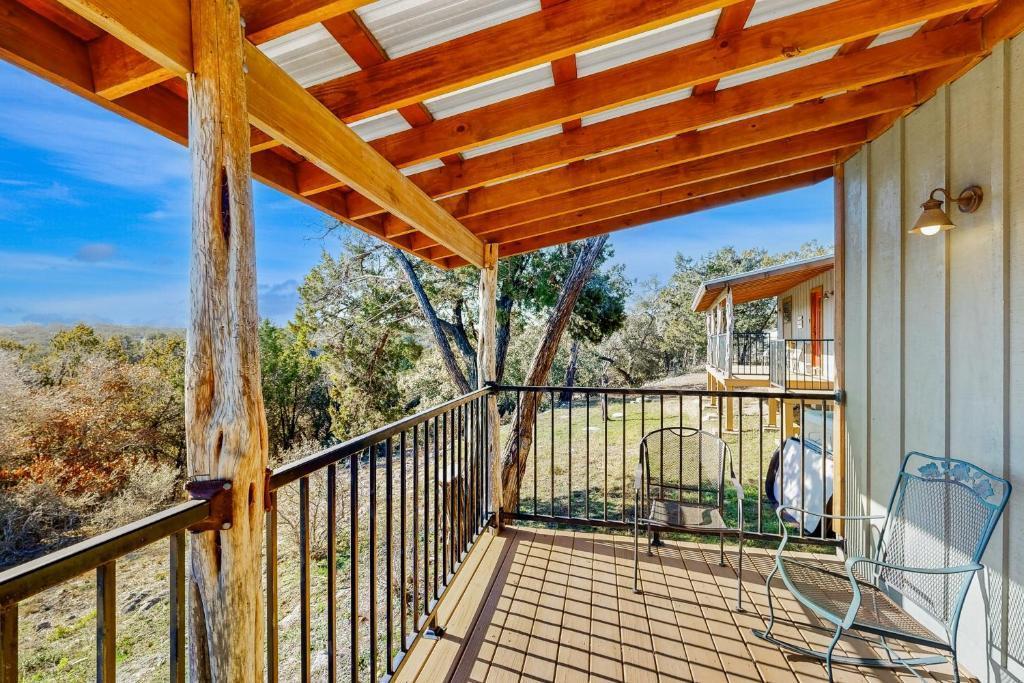 961 Buttercup Ln, Wimberley, TX 78676