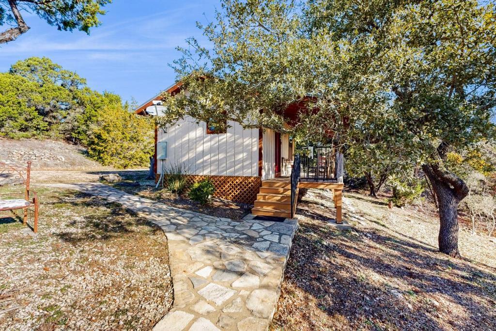 961 Buttercup Ln, Wimberley, TX 78676