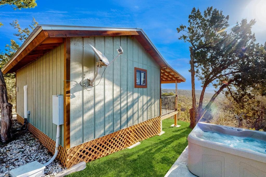 961 Buttercup Ln, Wimberley, TX 78676