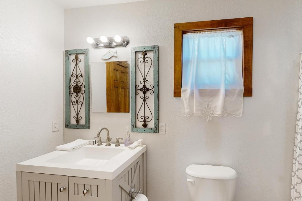 961 Buttercup Ln, Wimberley, TX 78676