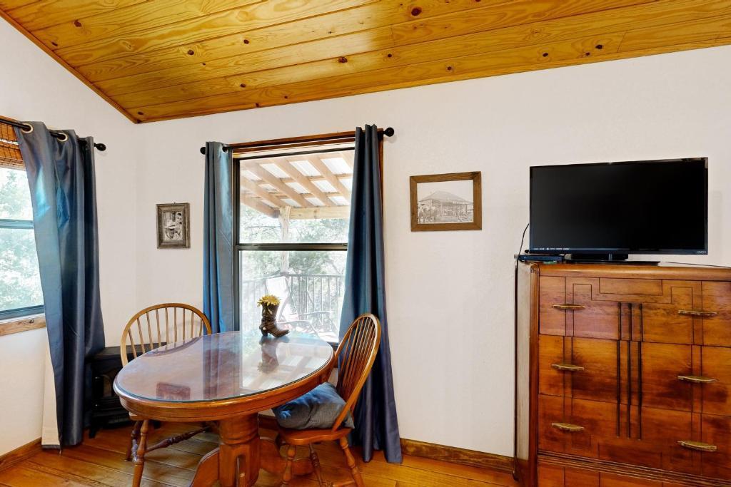 961 Buttercup Ln, Wimberley, TX 78676