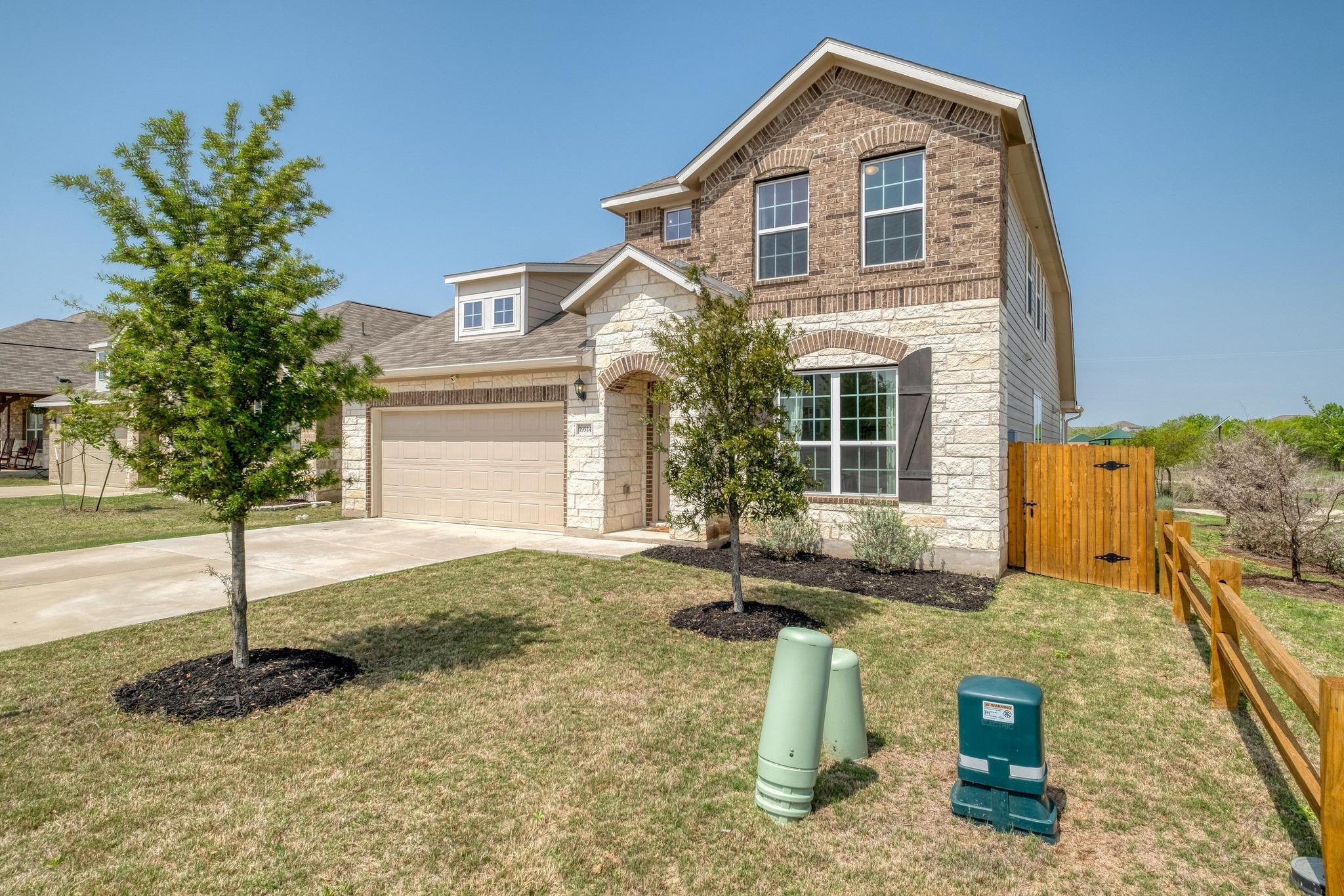 19524 Landmark Dr, Pflugerville, TX 78660