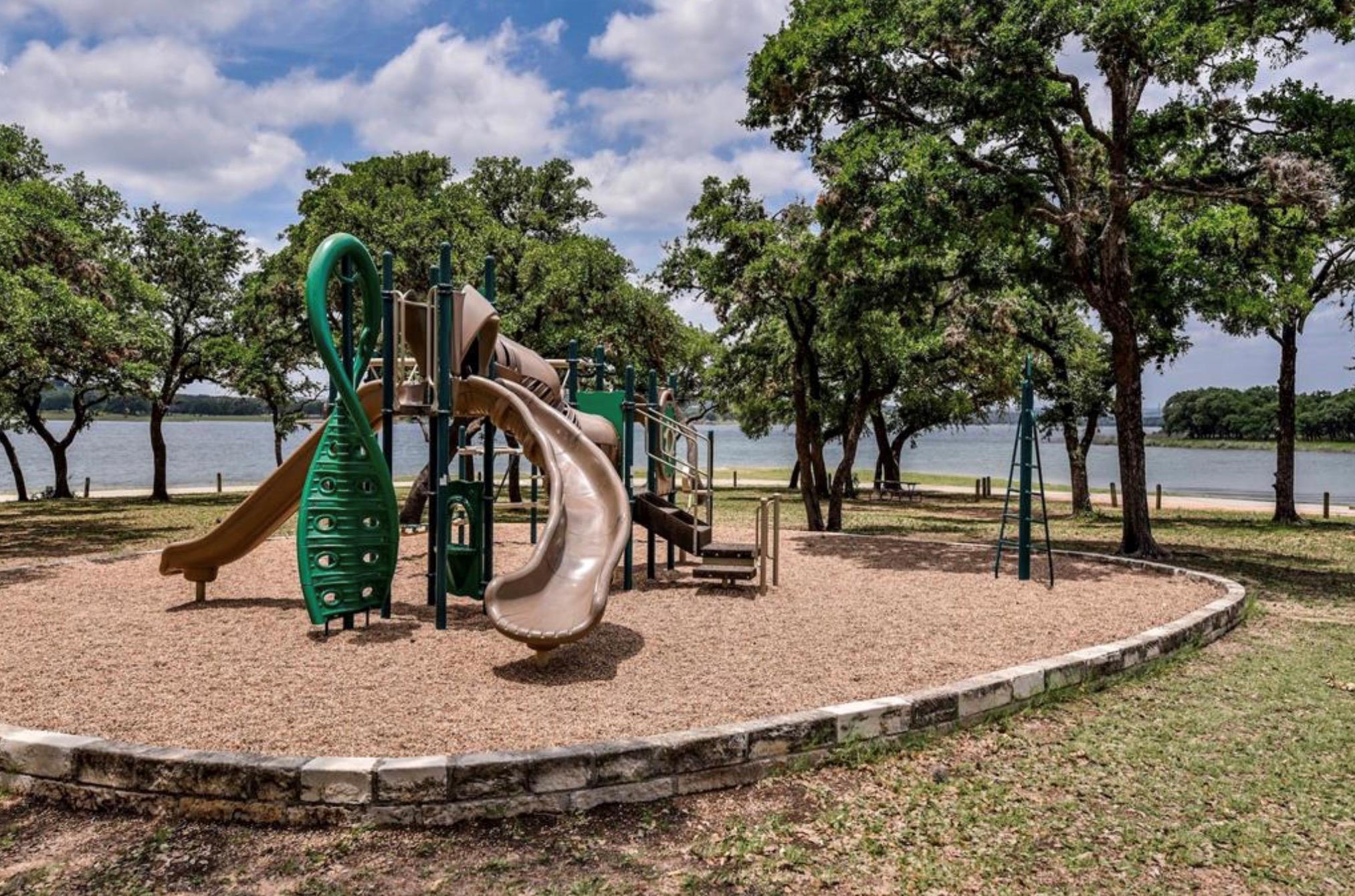 21844 Ticonderoga Ave, Lago Vista, TX 78645