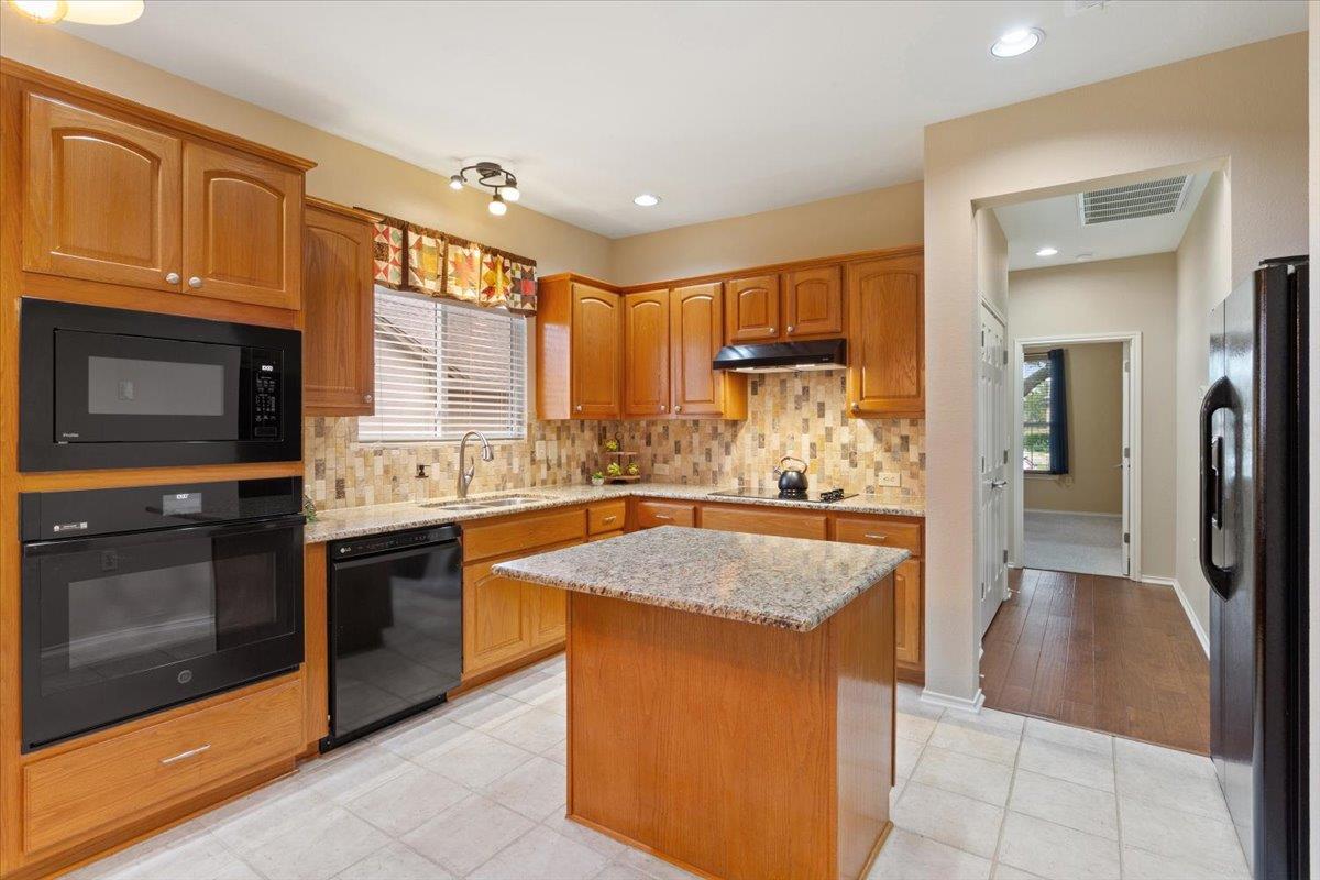 246 Red Poppy Trl, Georgetown, TX 78633