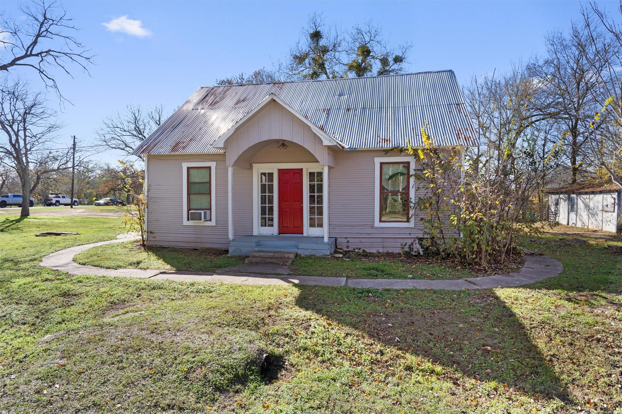 523 Old Highway 20, McDade, TX 78650