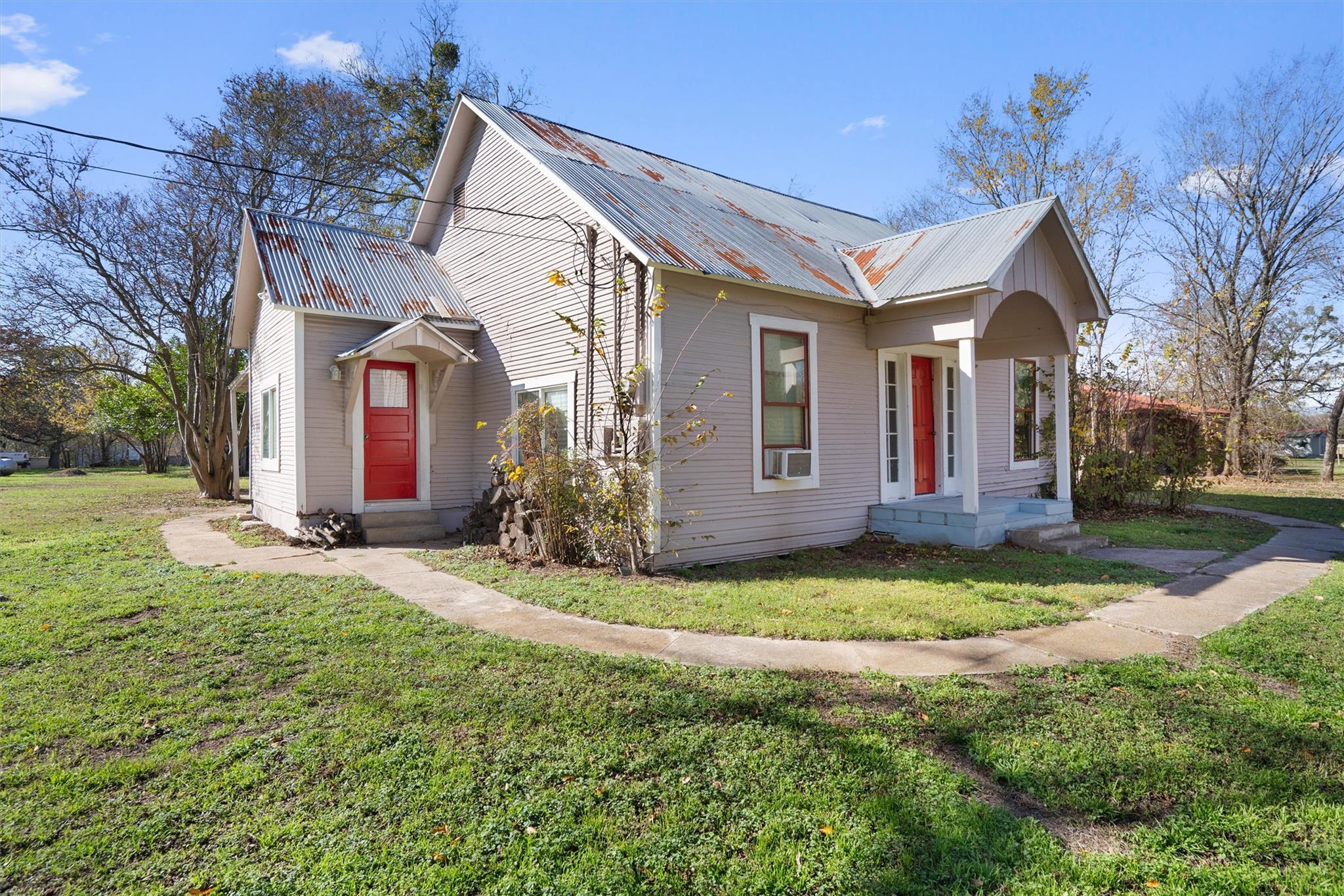 523 Old Highway 20, McDade, TX 78650