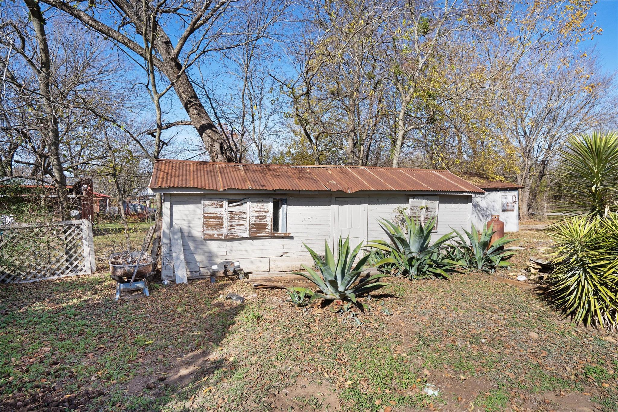 523 Old Highway 20, McDade, TX 78650