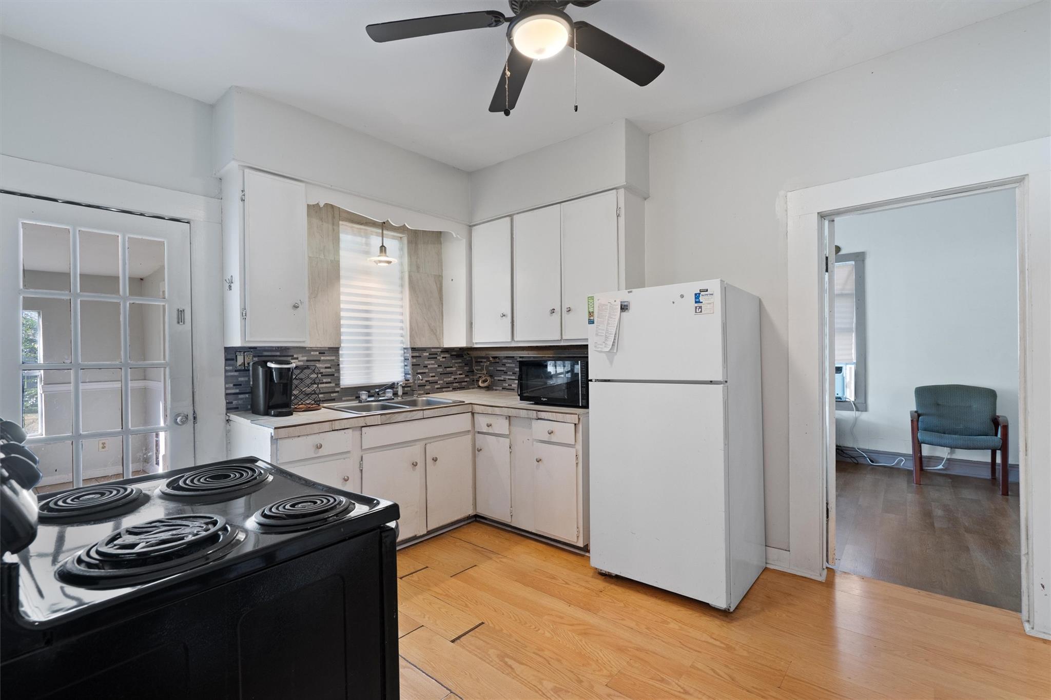 523 Old Highway 20, McDade, TX 78650