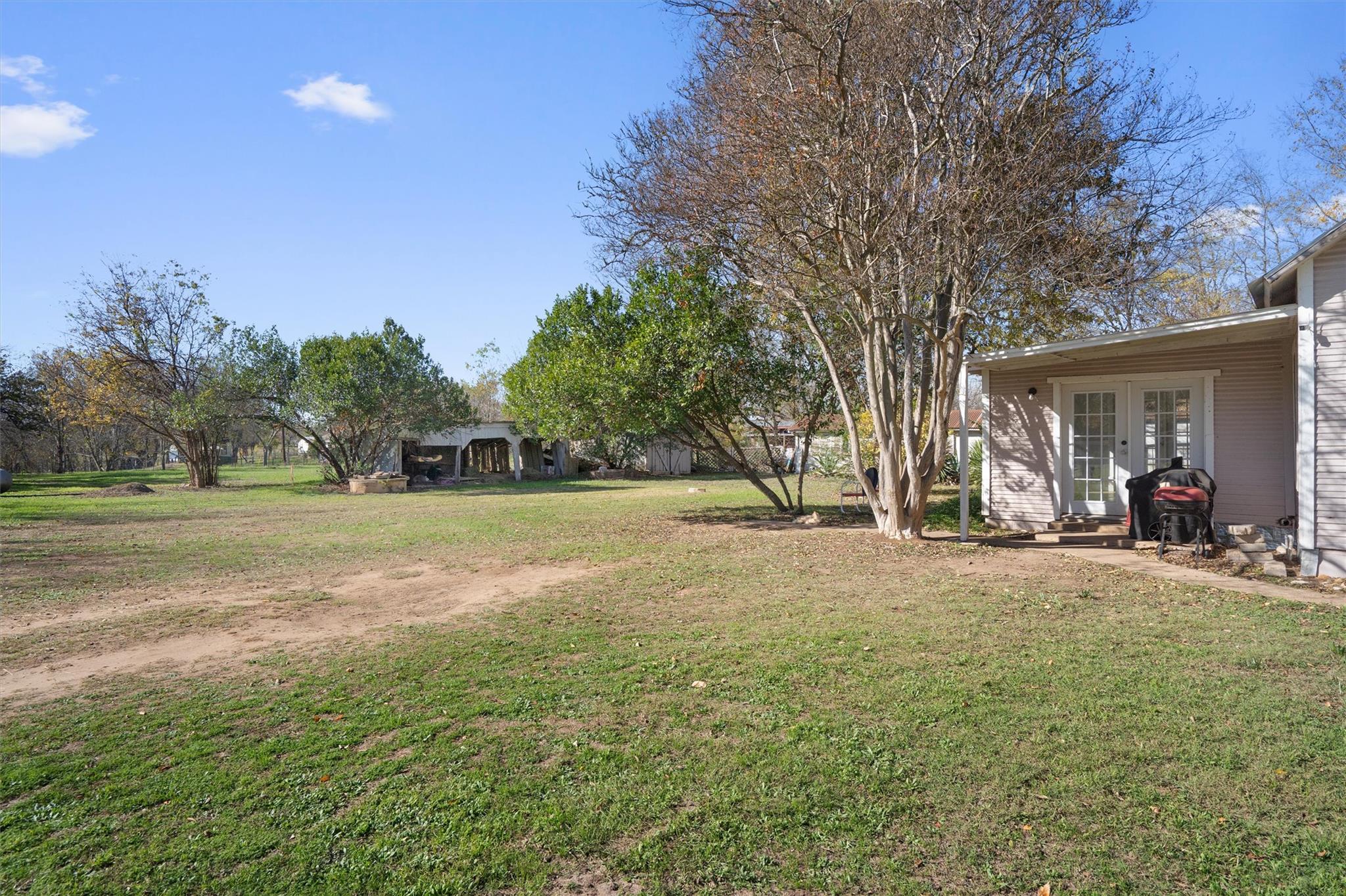 523 Old Highway 20, McDade, TX 78650
