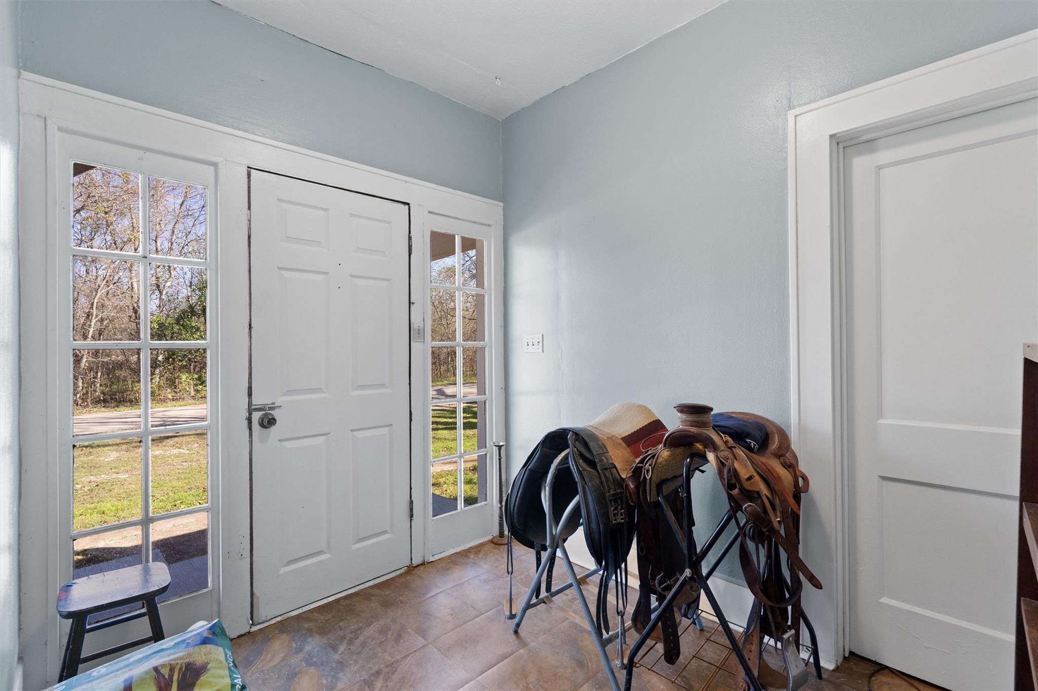 523 Old Highway 20, McDade, TX 78650