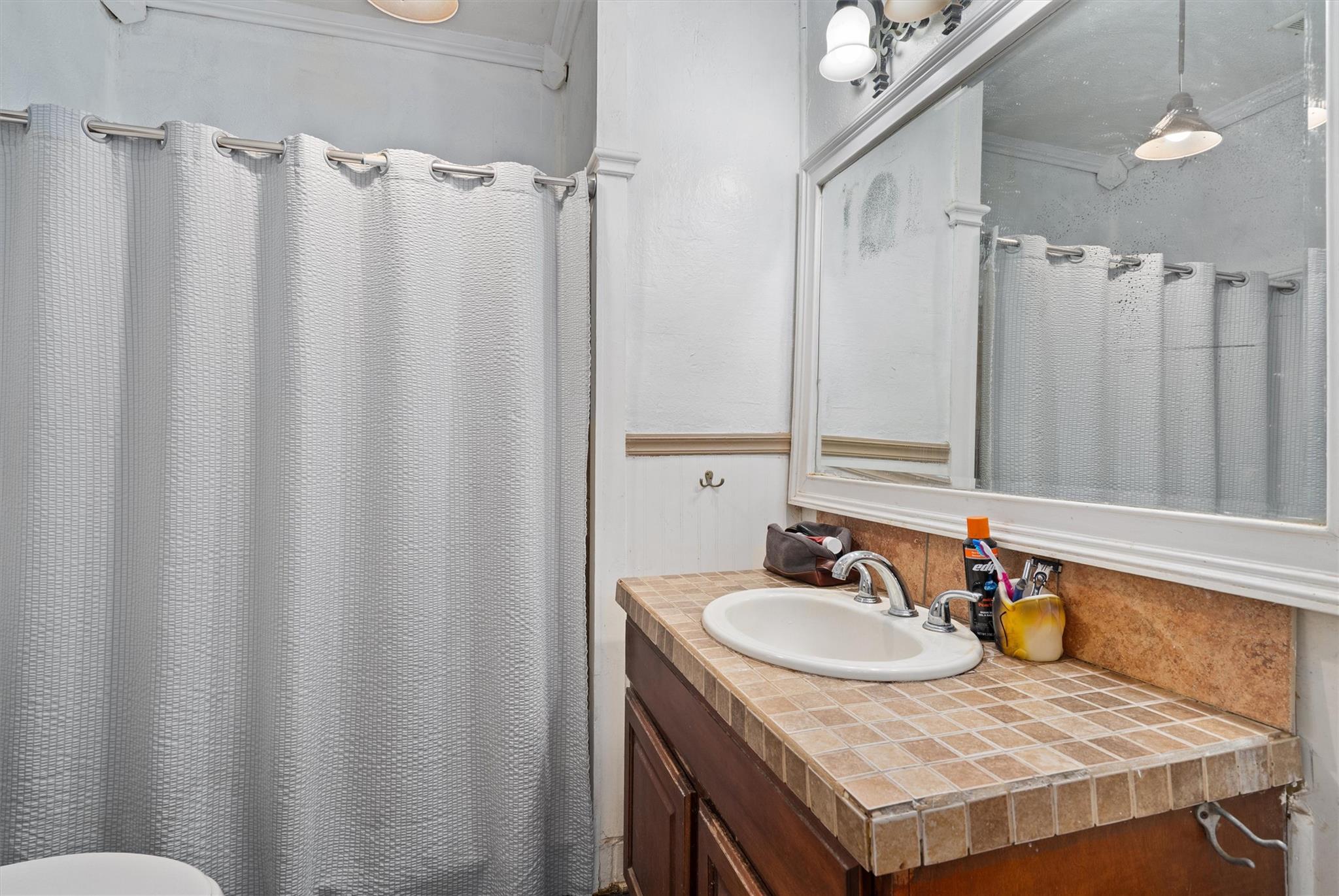 523 Old Highway 20, McDade, TX 78650