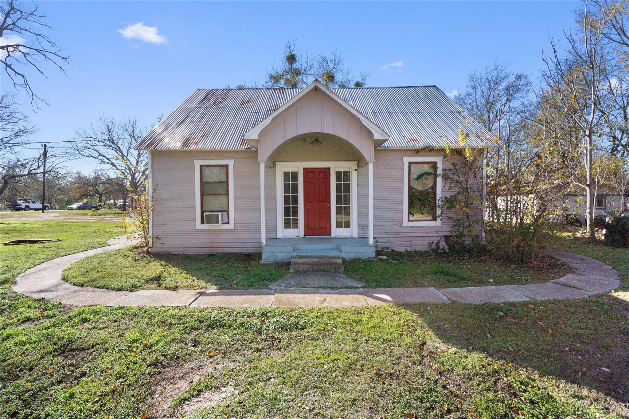 523 Old Highway 20, McDade, TX 78650