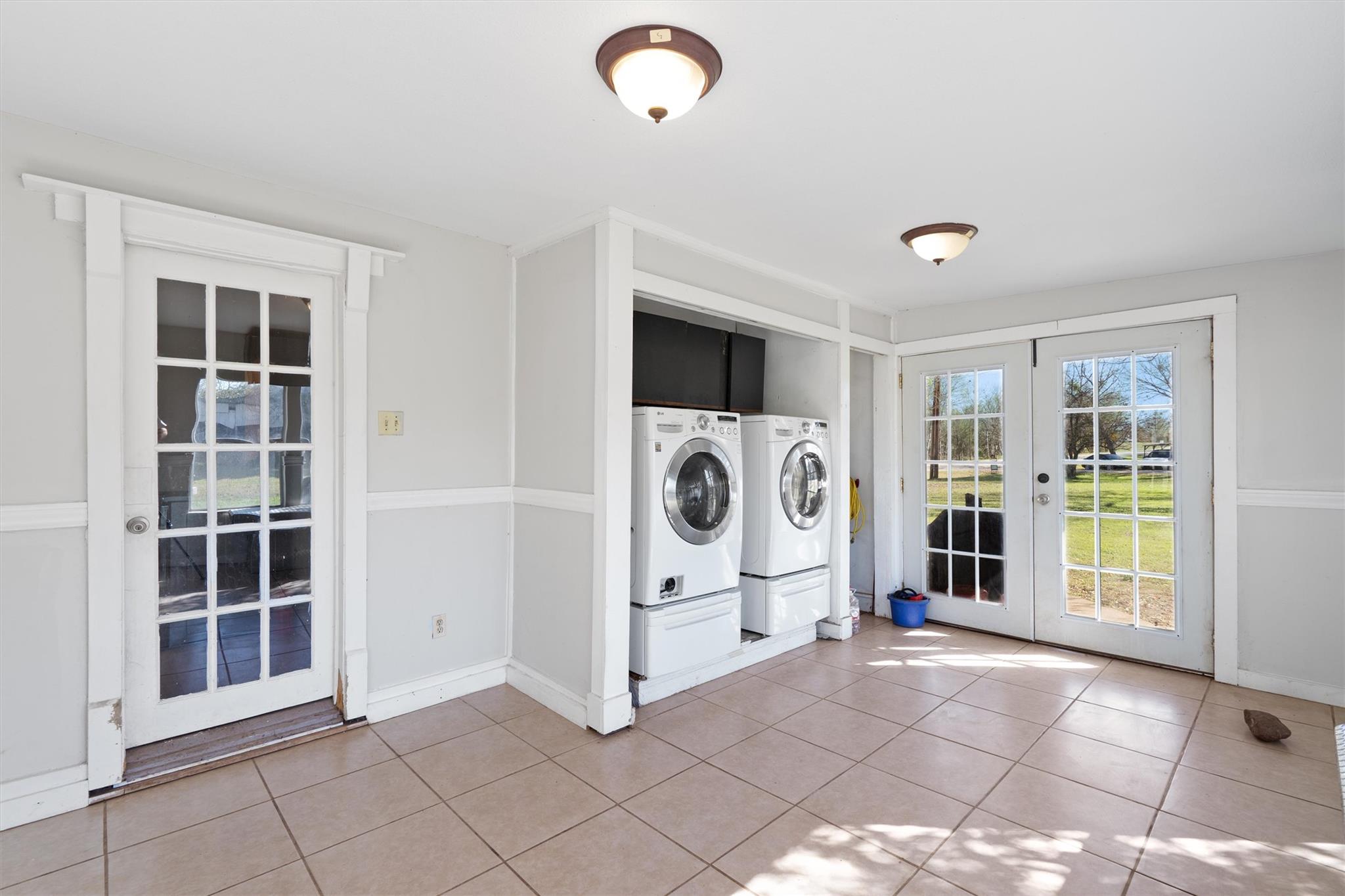 523 Old Highway 20, McDade, TX 78650