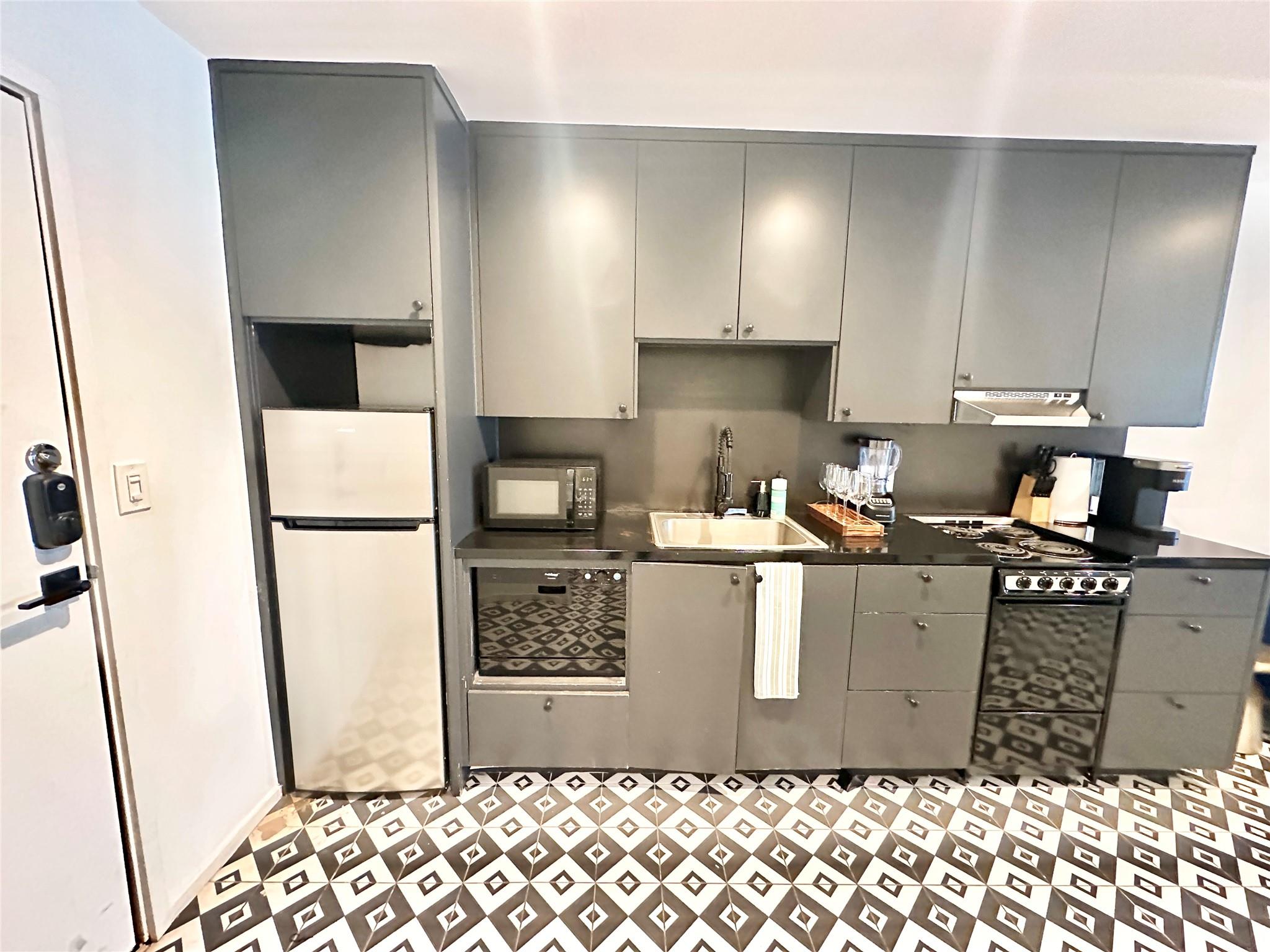 201 Academy Dr # 203, Austin, TX 78704