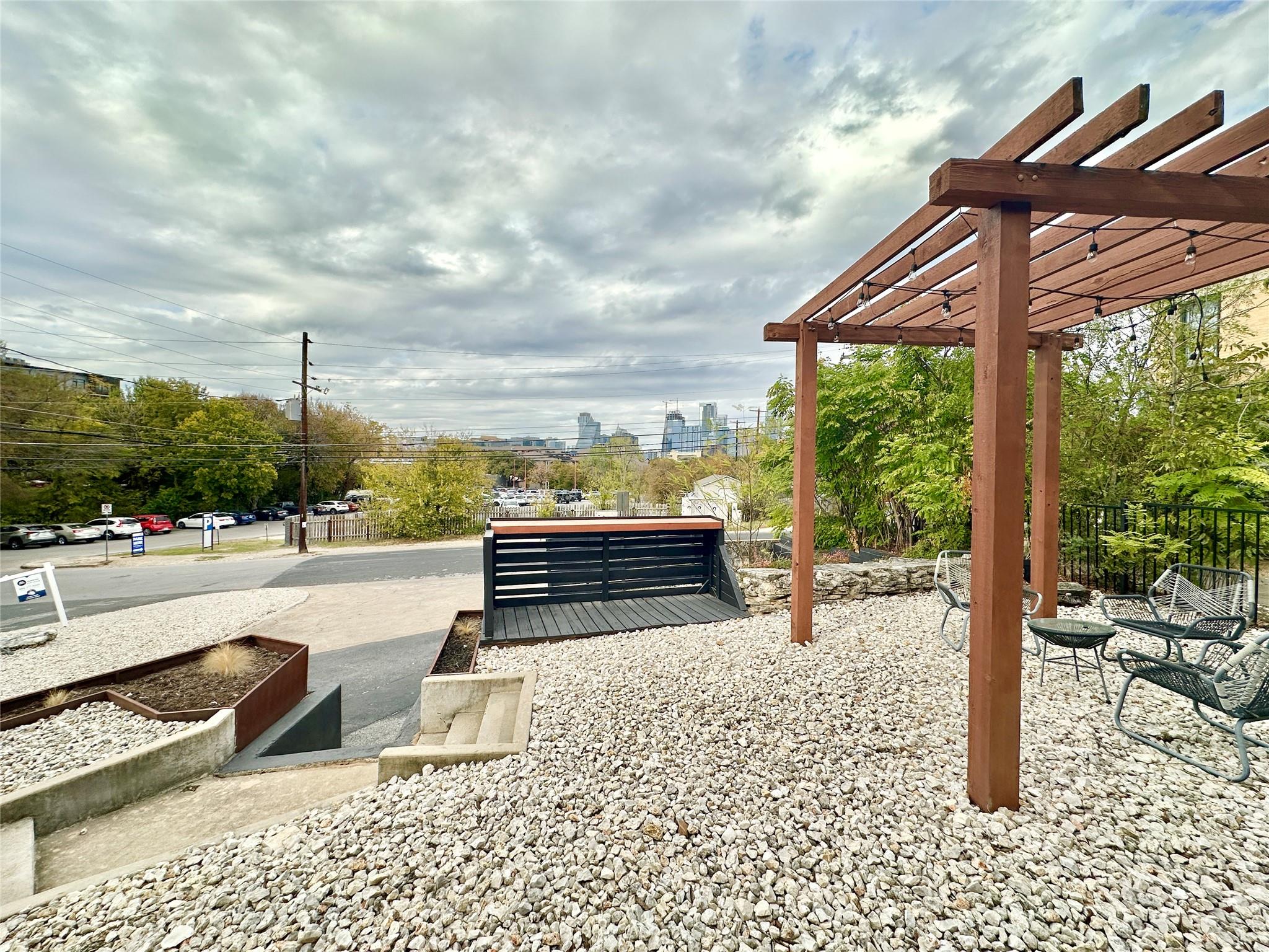 201 Academy Dr # 203, Austin, TX 78704