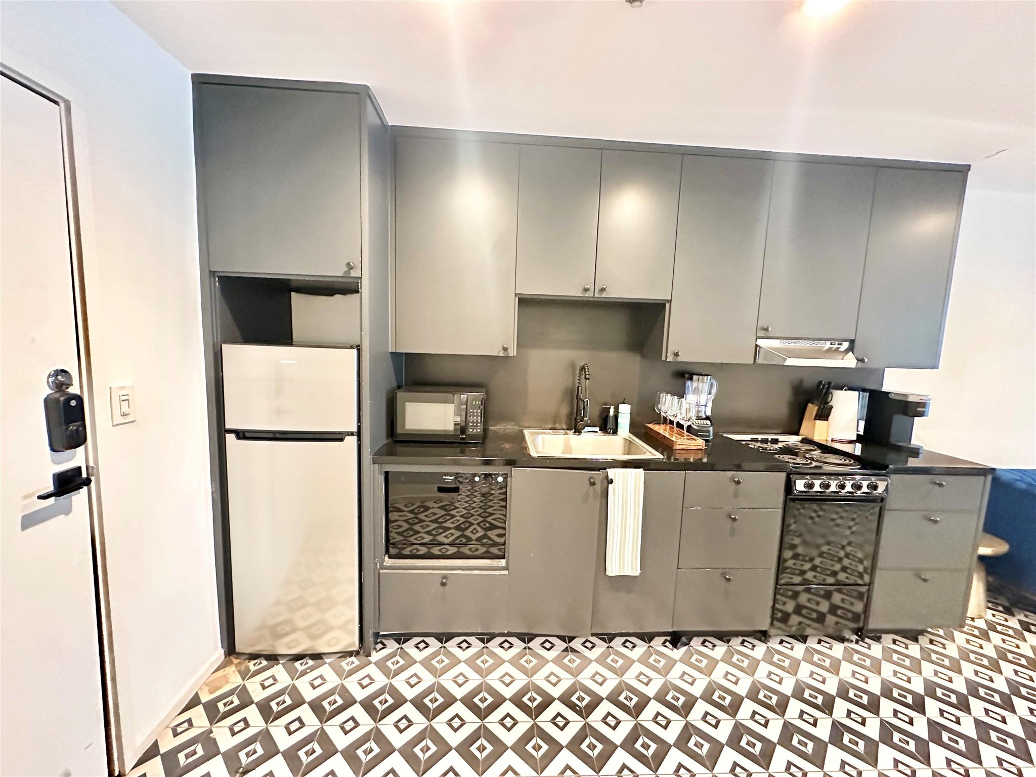 201 Academy Dr # 203, Austin, TX 78704