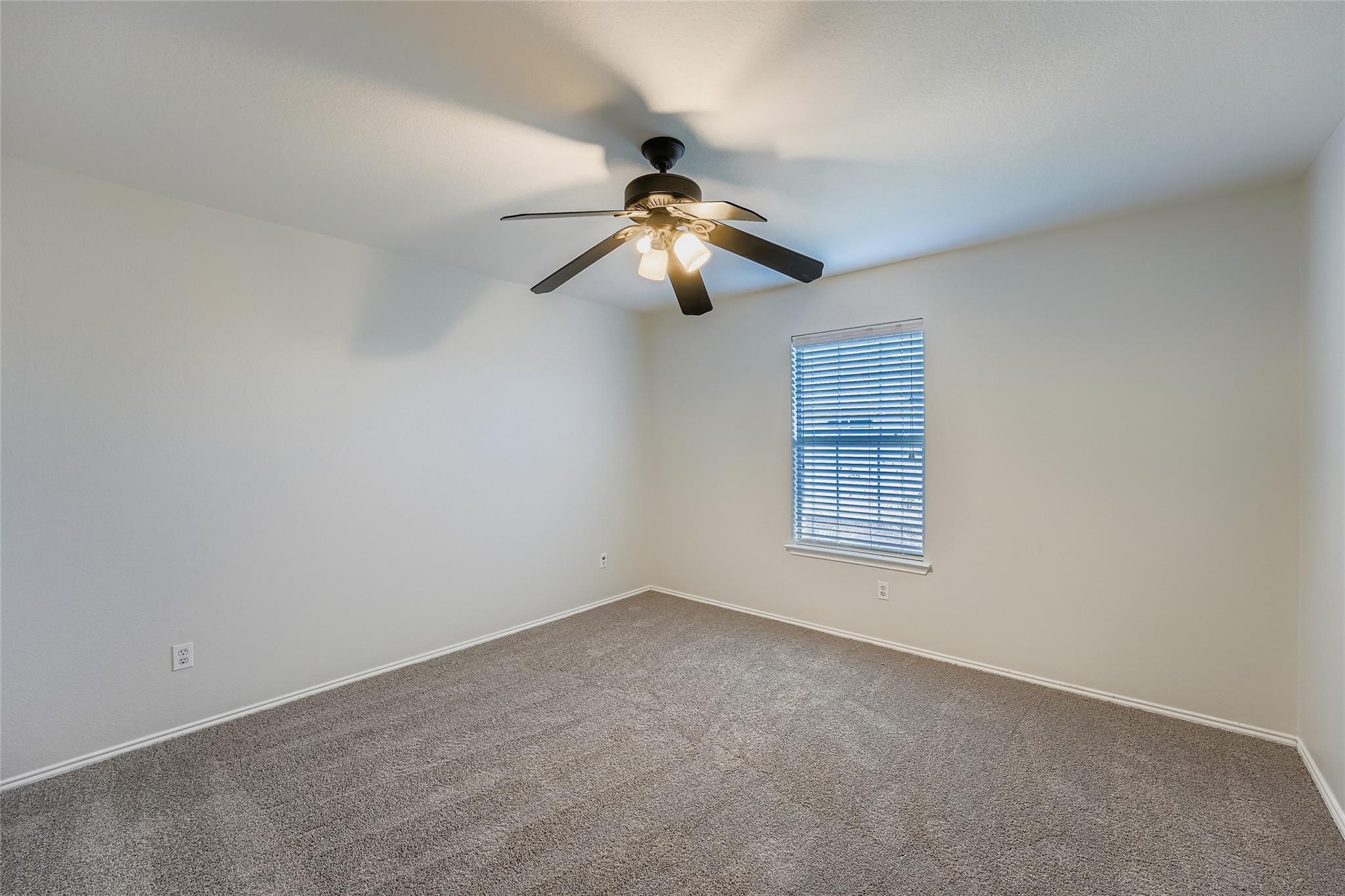 104 Mossy Rock Cv, Hutto, TX 78634