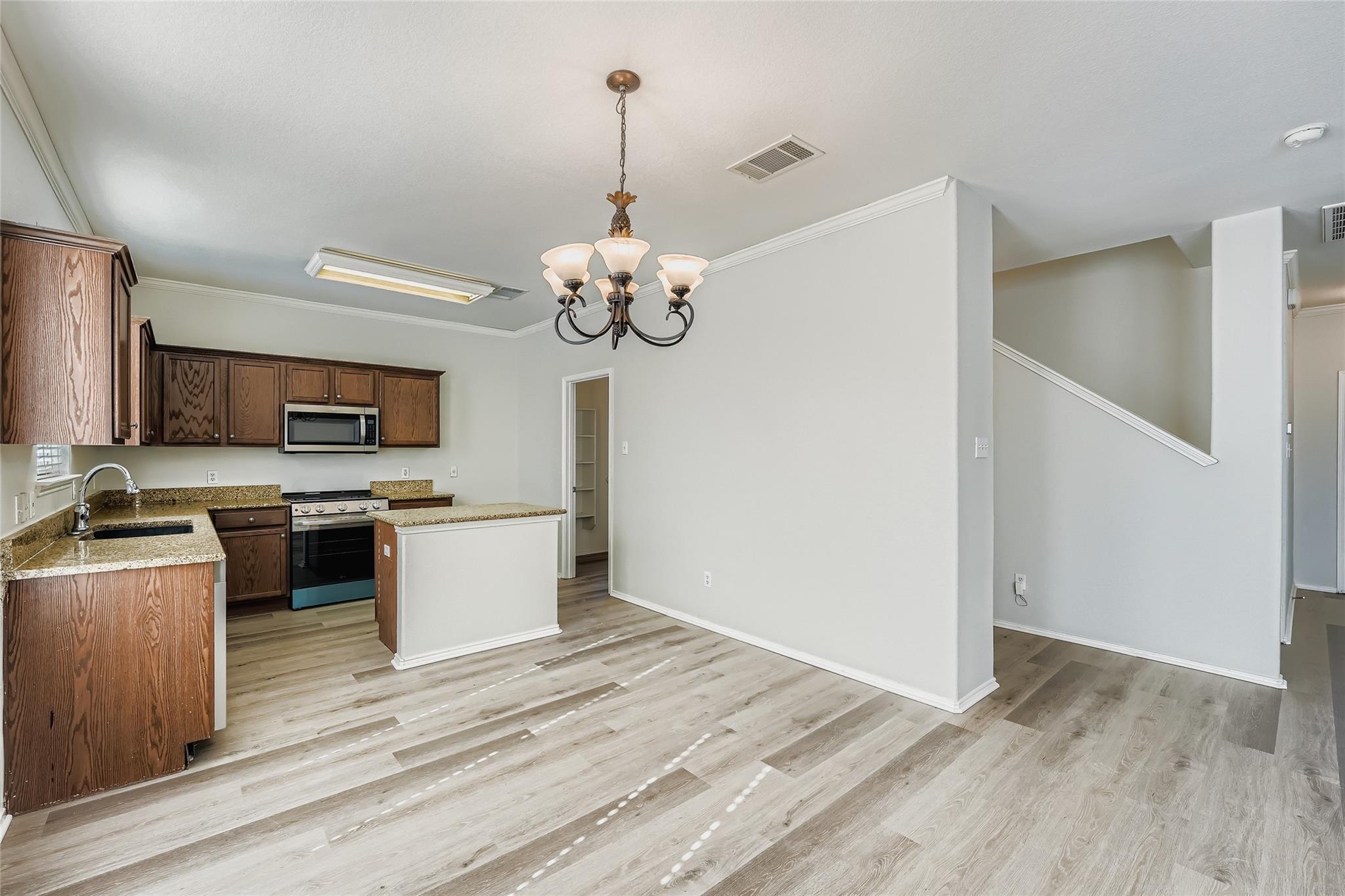 104 Mossy Rock Cv, Hutto, TX 78634