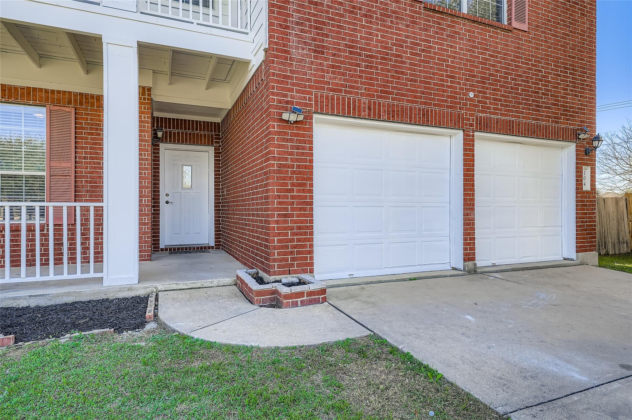 104 Mossy Rock Cv, Hutto, TX 78634