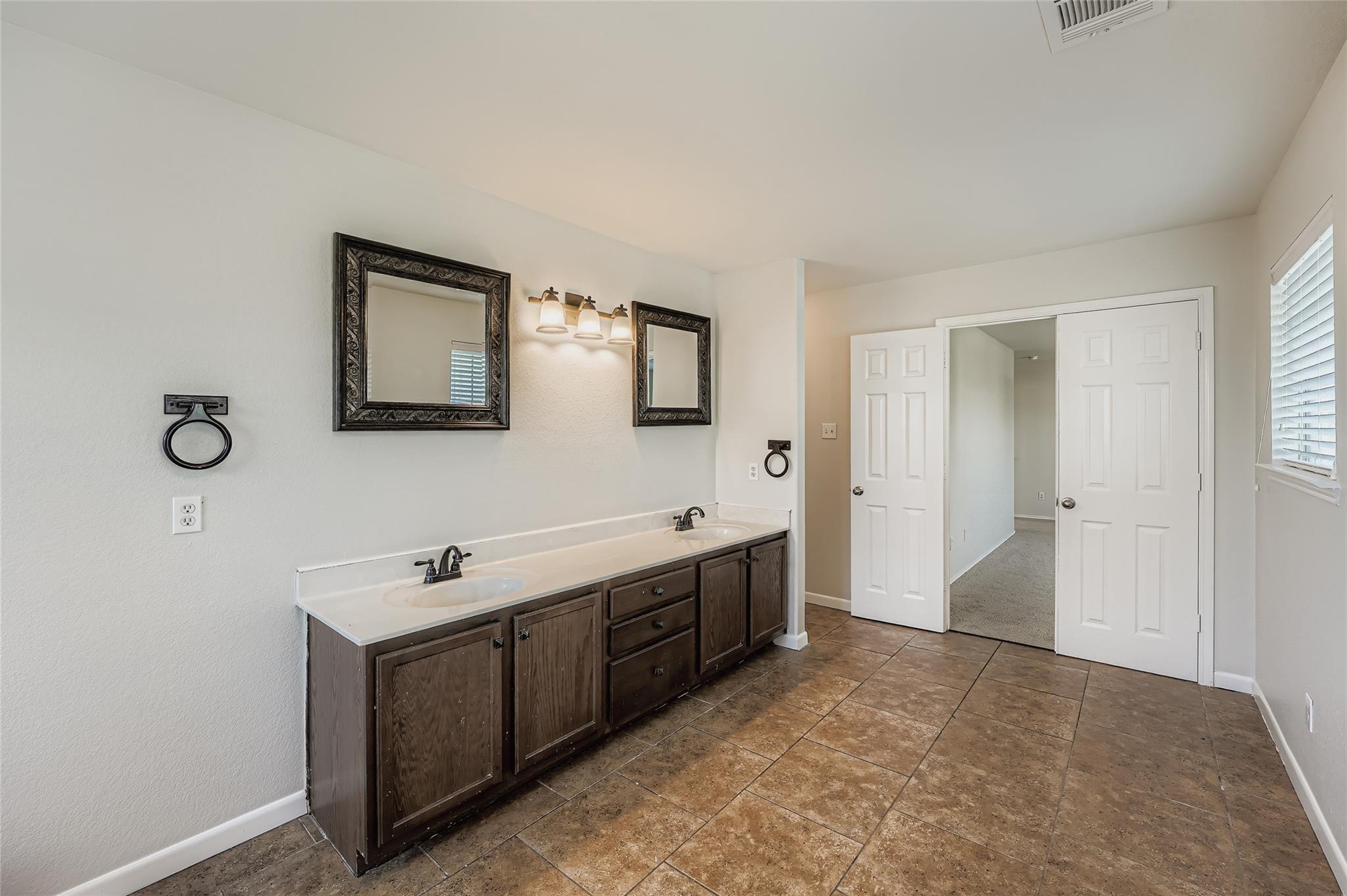 104 Mossy Rock Cv, Hutto, TX 78634