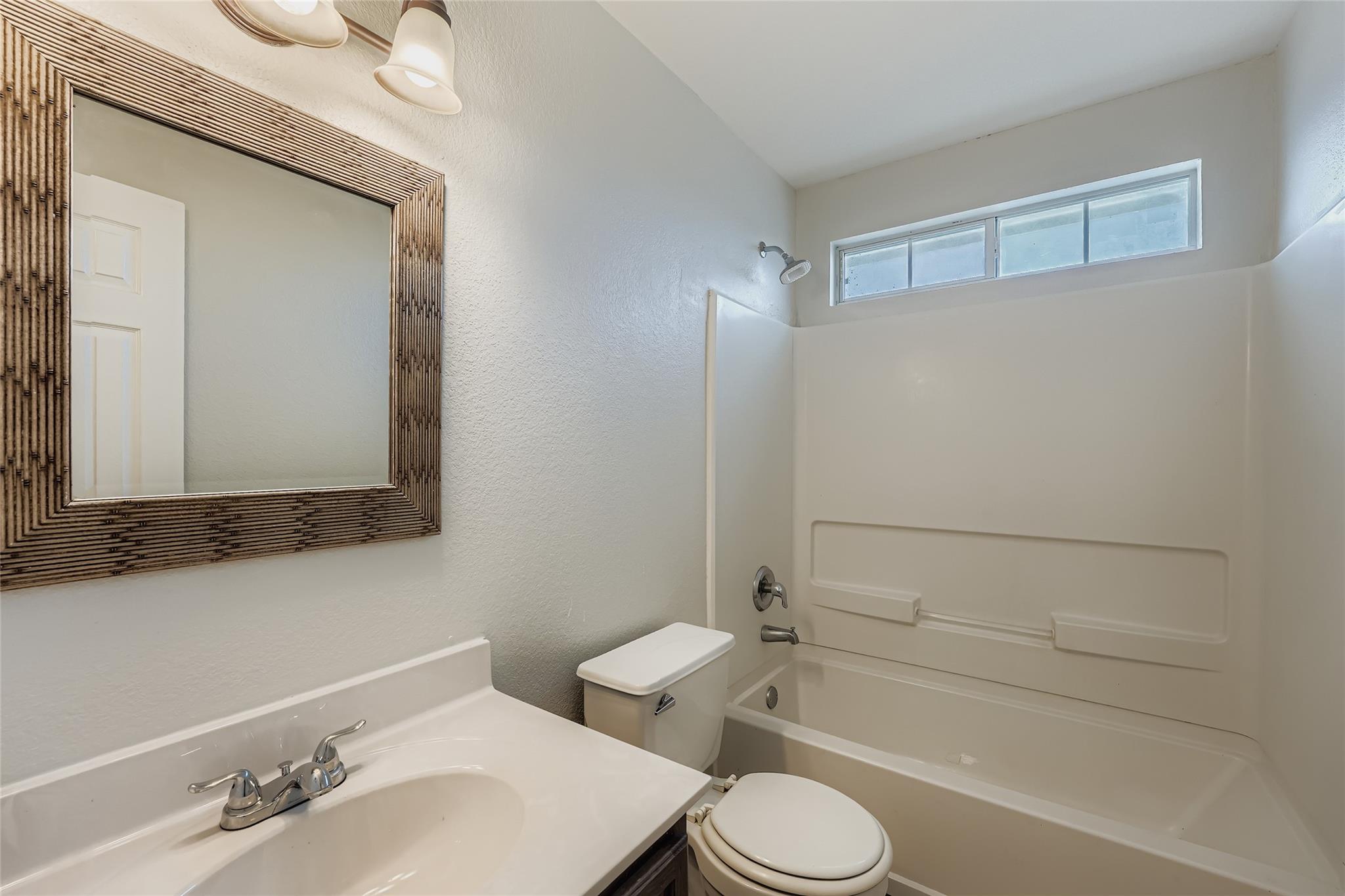 104 Mossy Rock Cv, Hutto, TX 78634