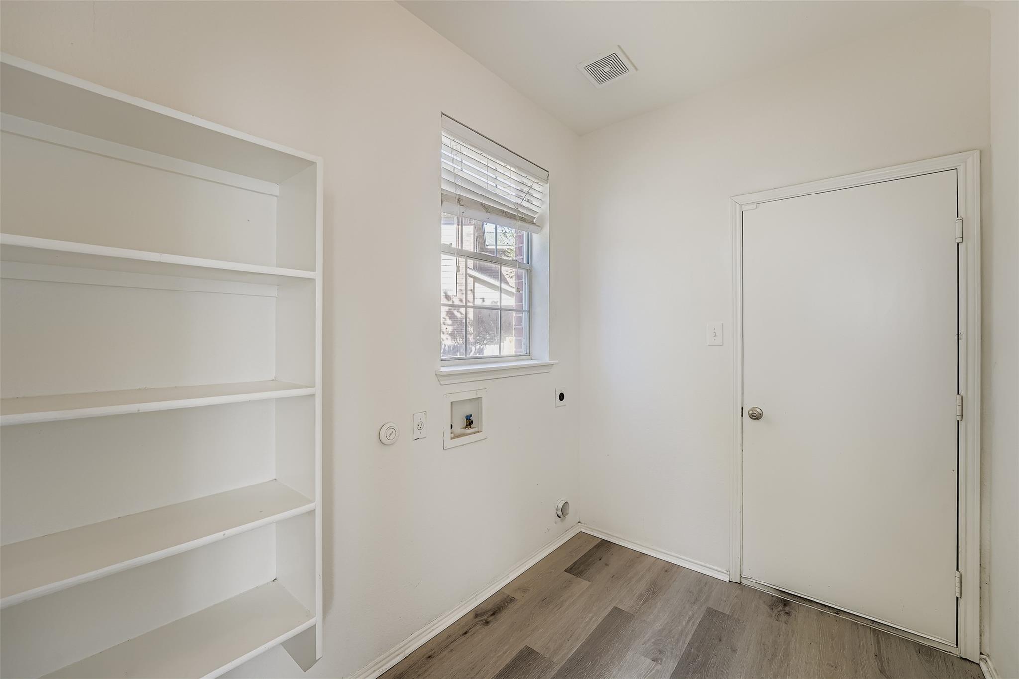 104 Mossy Rock Cv, Hutto, TX 78634