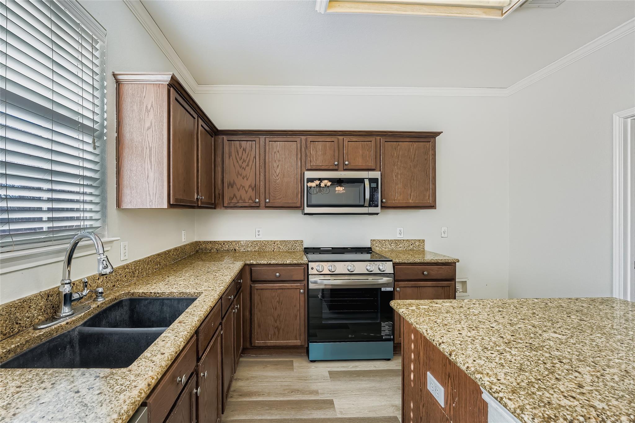 104 Mossy Rock Cv, Hutto, TX 78634