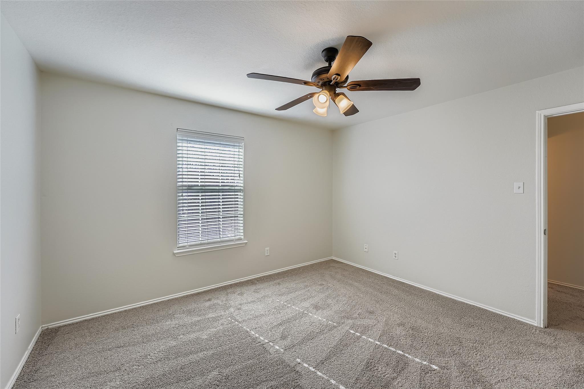 104 Mossy Rock Cv, Hutto, TX 78634