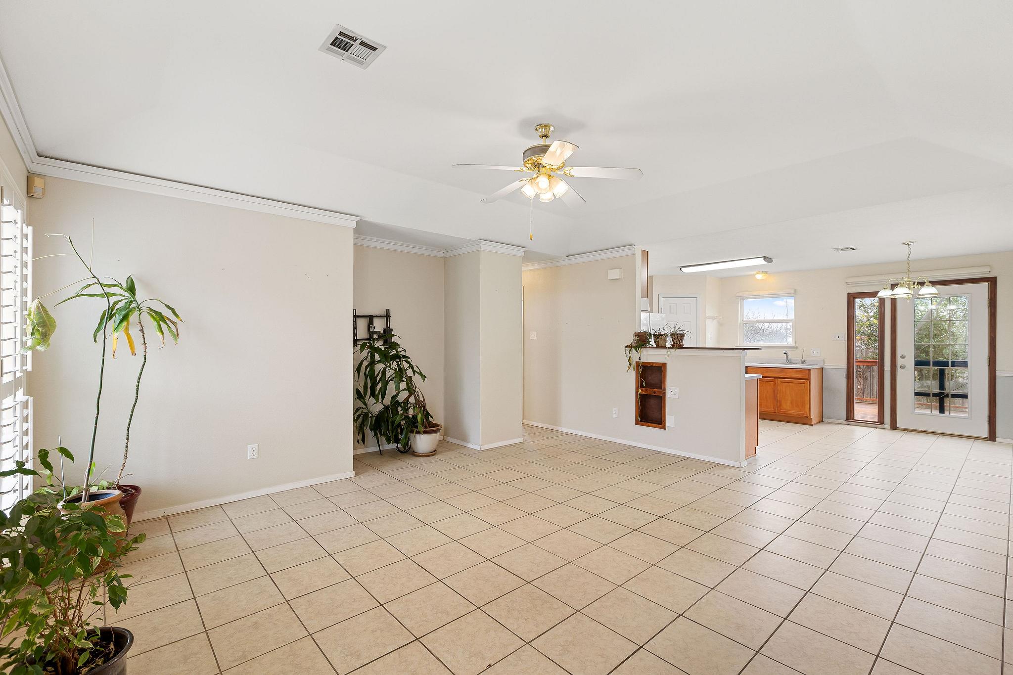 112 Amherst Ct, Kyle, TX 78640