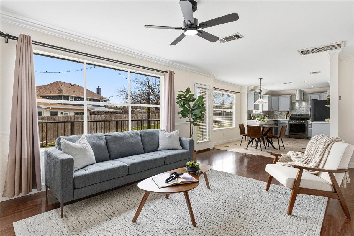 8103 Red Rock Cv, Austin, TX 78749