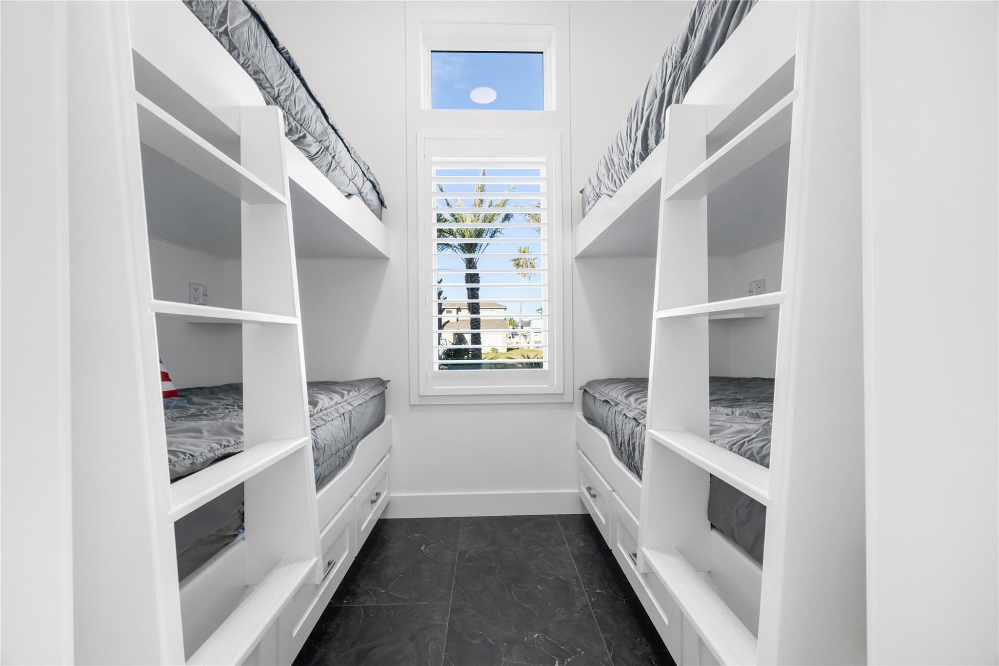 305 Estes Dr, Rockport, TX 78382