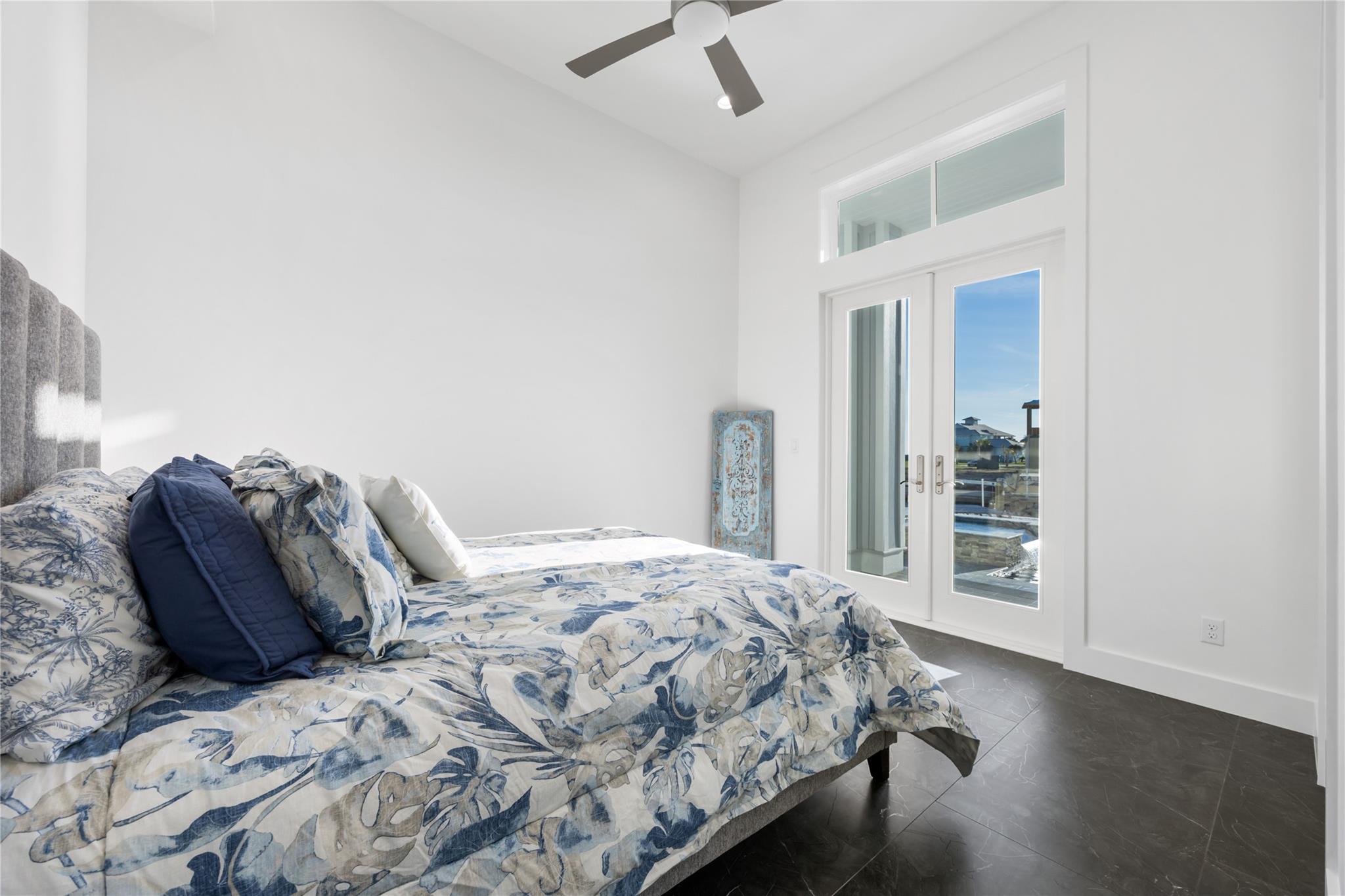 305 Estes Dr, Rockport, TX 78382