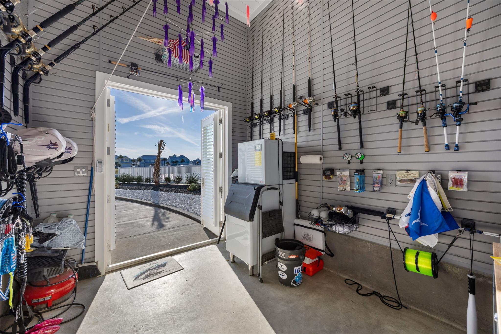 305 Estes Dr, Rockport, TX 78382