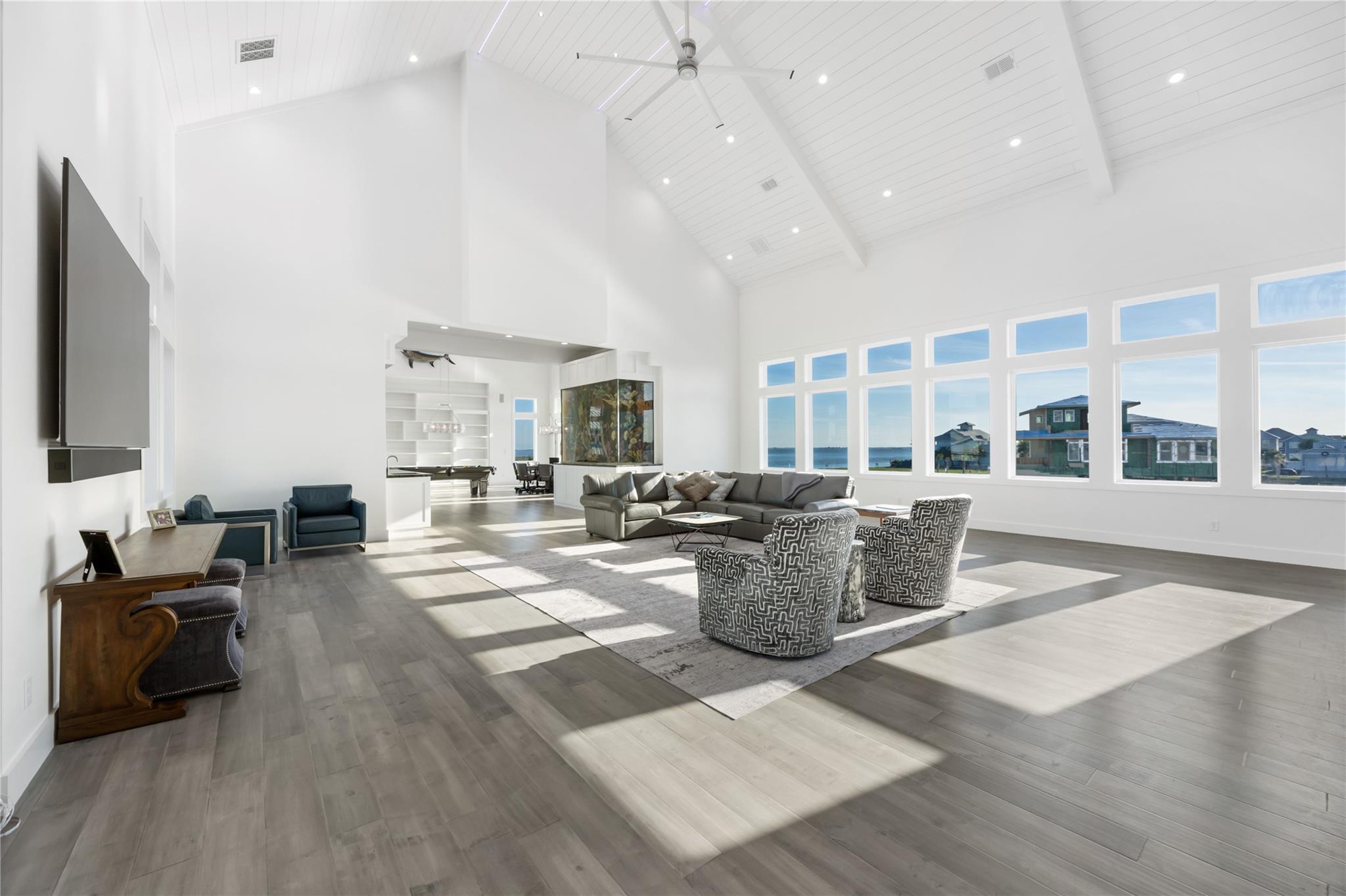 305 Estes Dr, Rockport, TX 78382