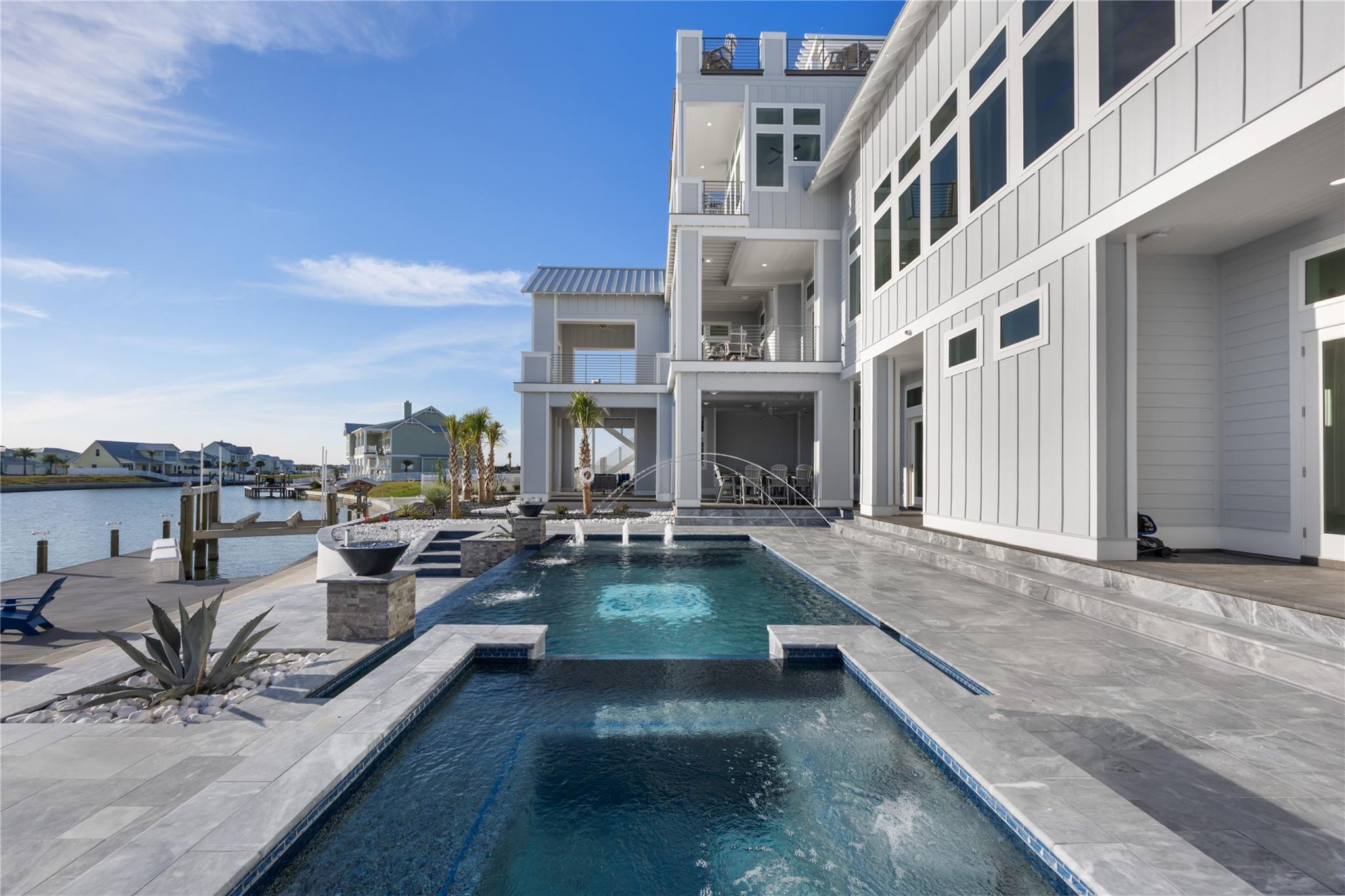 305 Estes Dr, Rockport, TX 78382