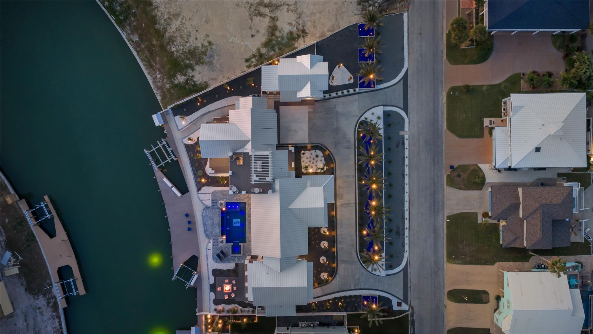 305 Estes Dr, Rockport, TX 78382