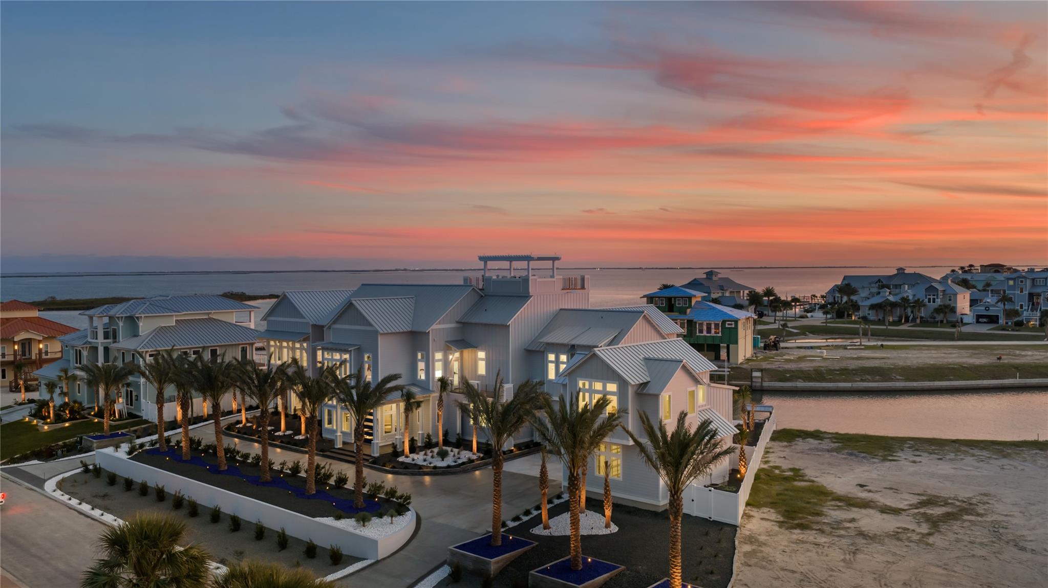 305 Estes Dr, Rockport, TX 78382