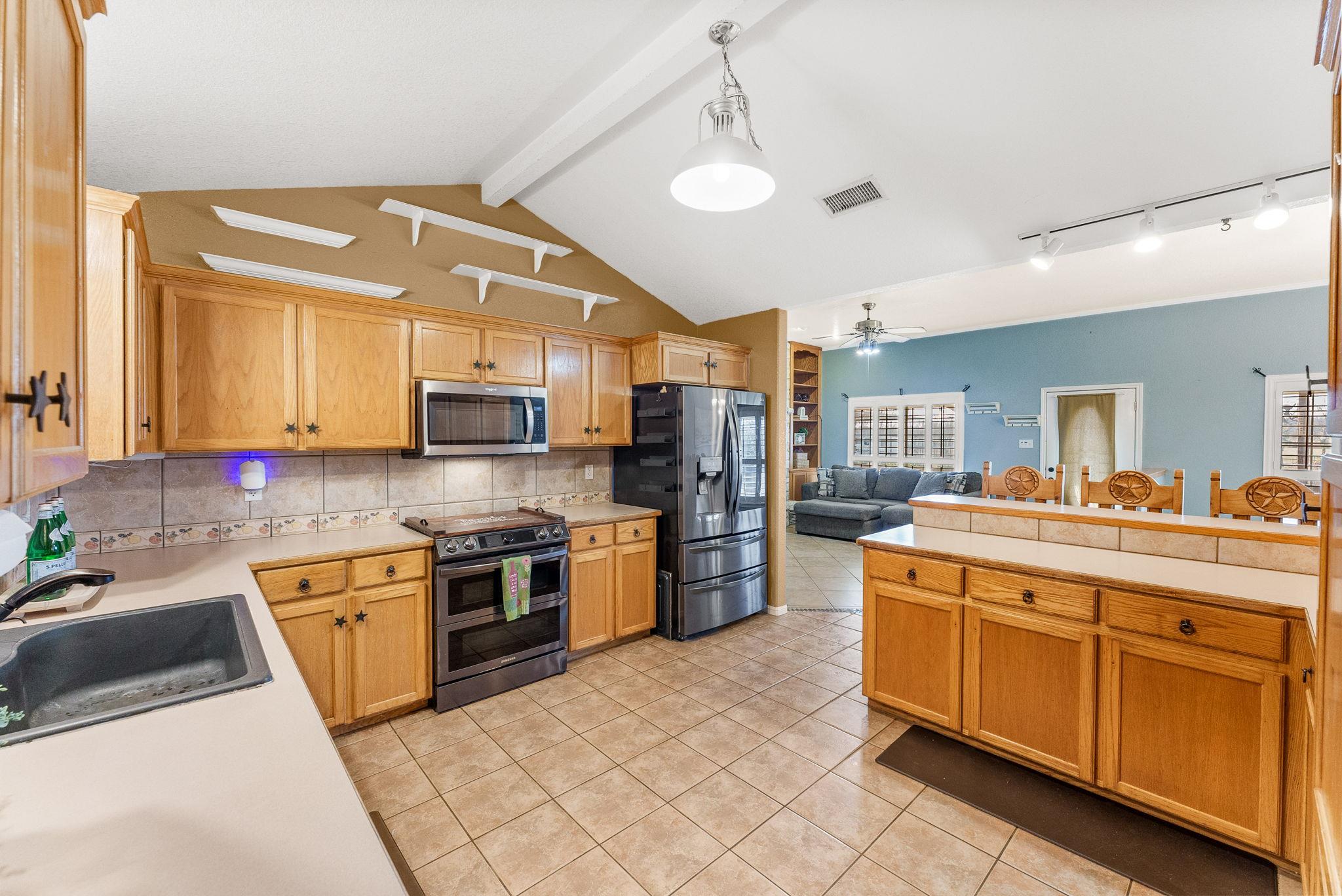 2700 Auction Barn Rd, Belton, TX 76513