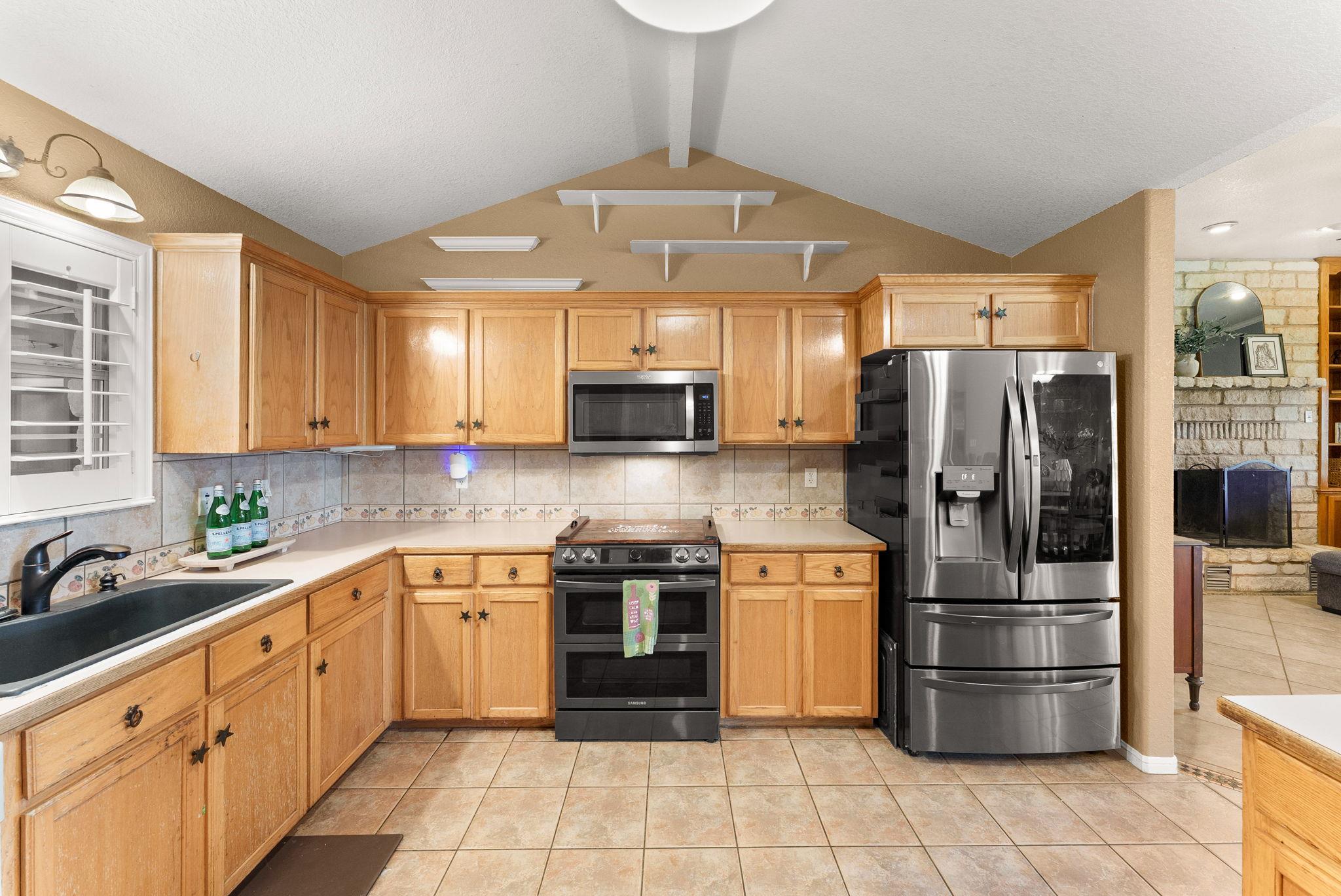 2700 Auction Barn Rd, Belton, TX 76513