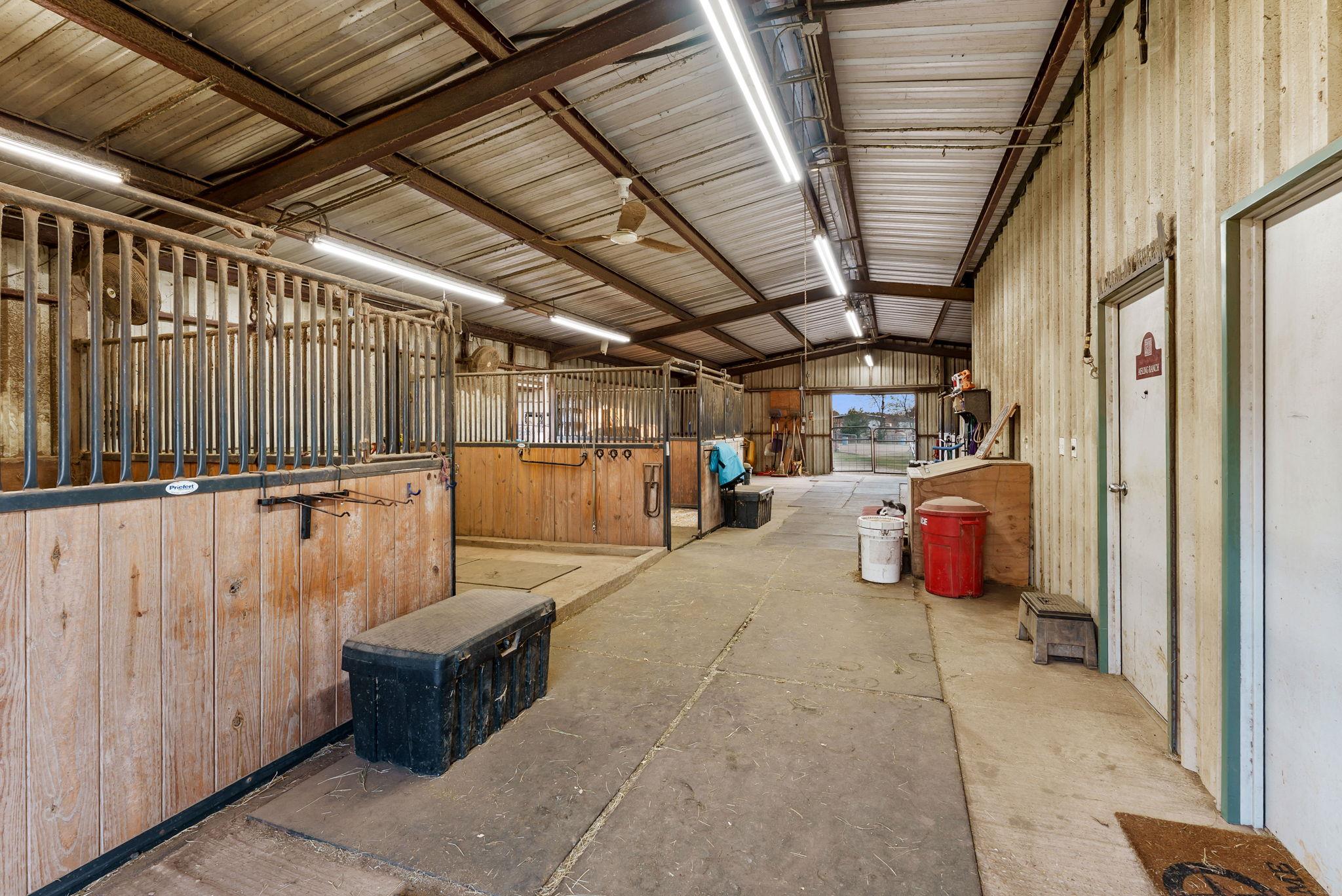 2700 Auction Barn Rd, Belton, TX 76513