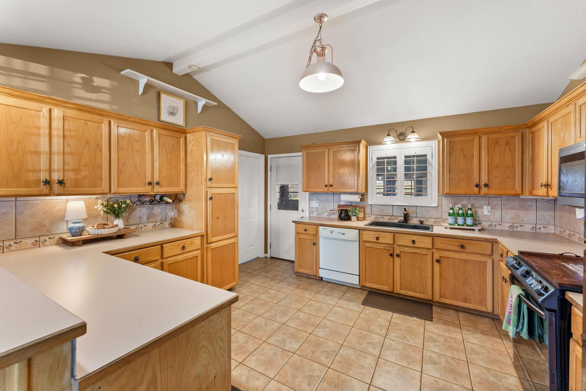 2700 Auction Barn Rd, Belton, TX 76513