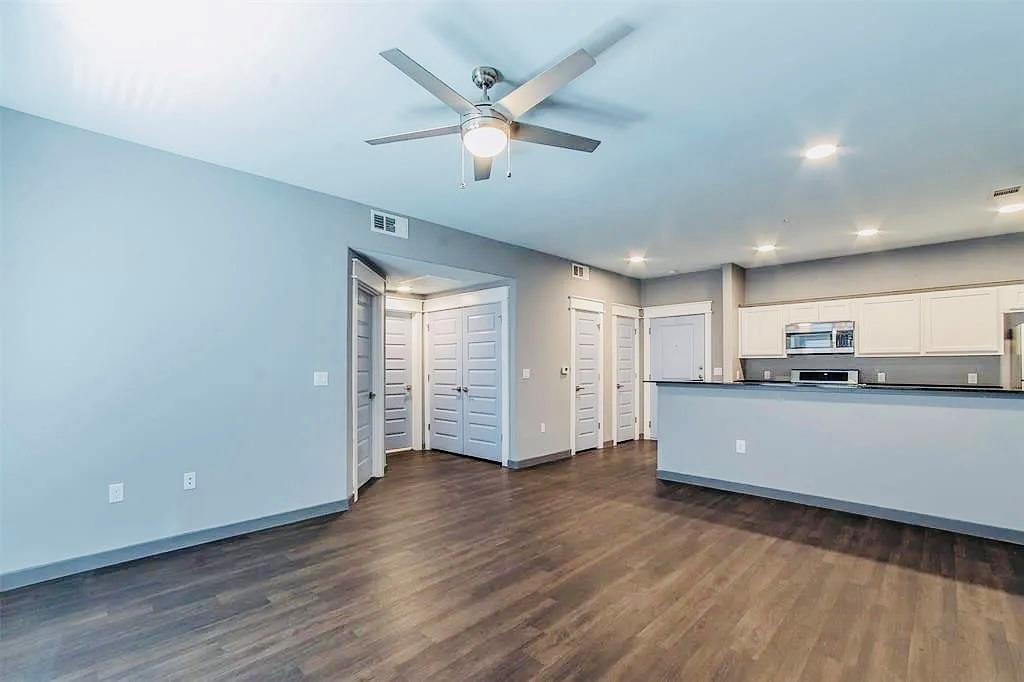 200 Maple Ln # 1302, Elgin, TX 78621