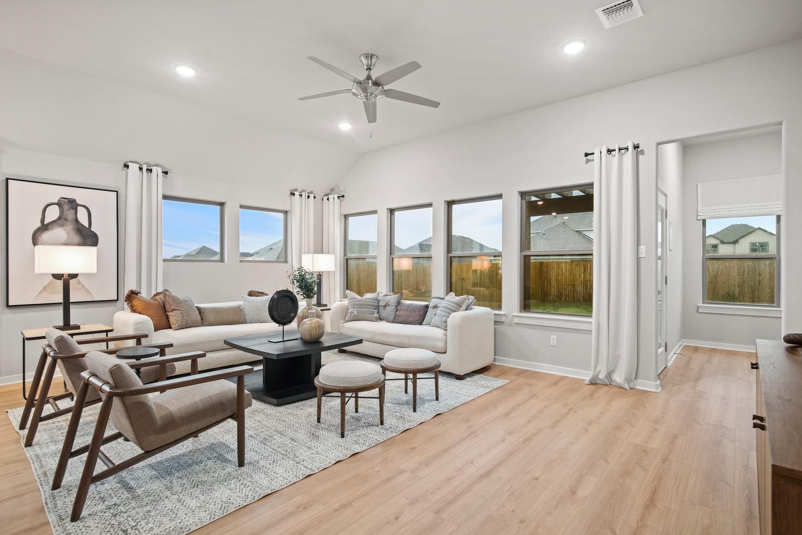 154 Tolo Dr, Elgin, TX 78621